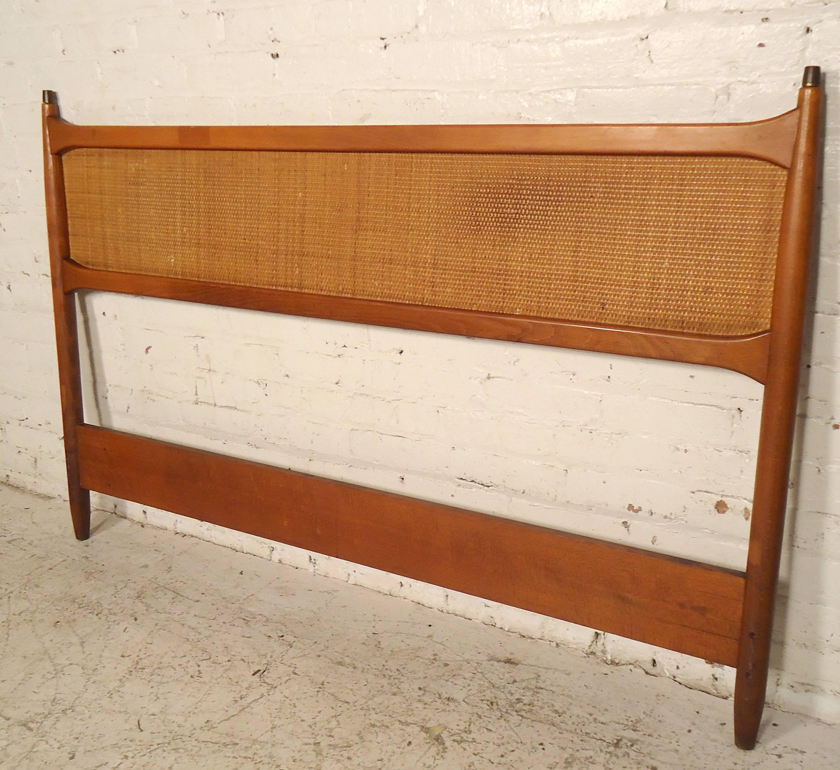 Attractive headboard with cane insert and brass tips. A handsome backboard to a full size bed.

(Please confirm item location - NY or NJ - with dealer).
    