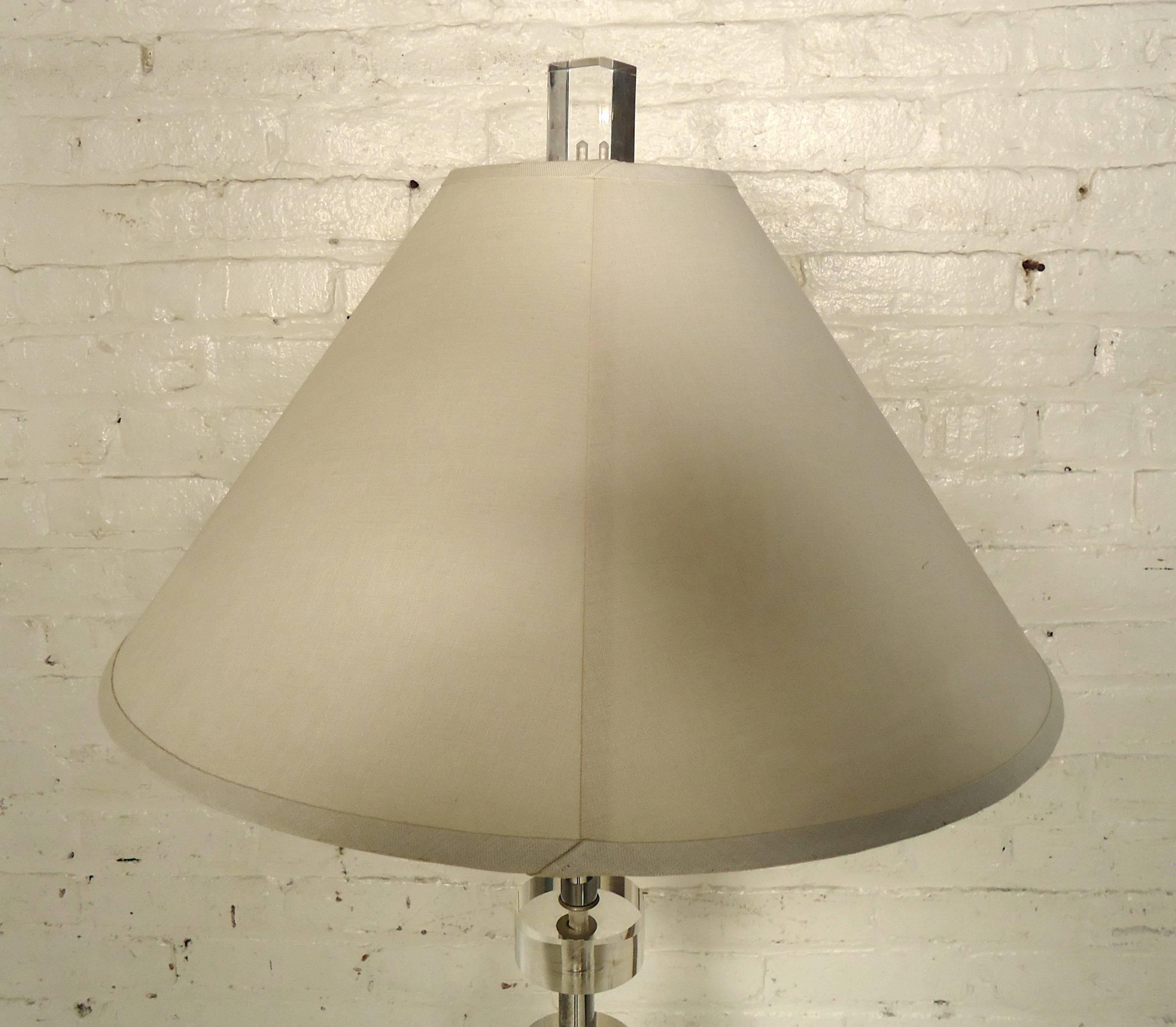 Mid-Century Lucite Floor Lamp In Good Condition In Brooklyn, NY