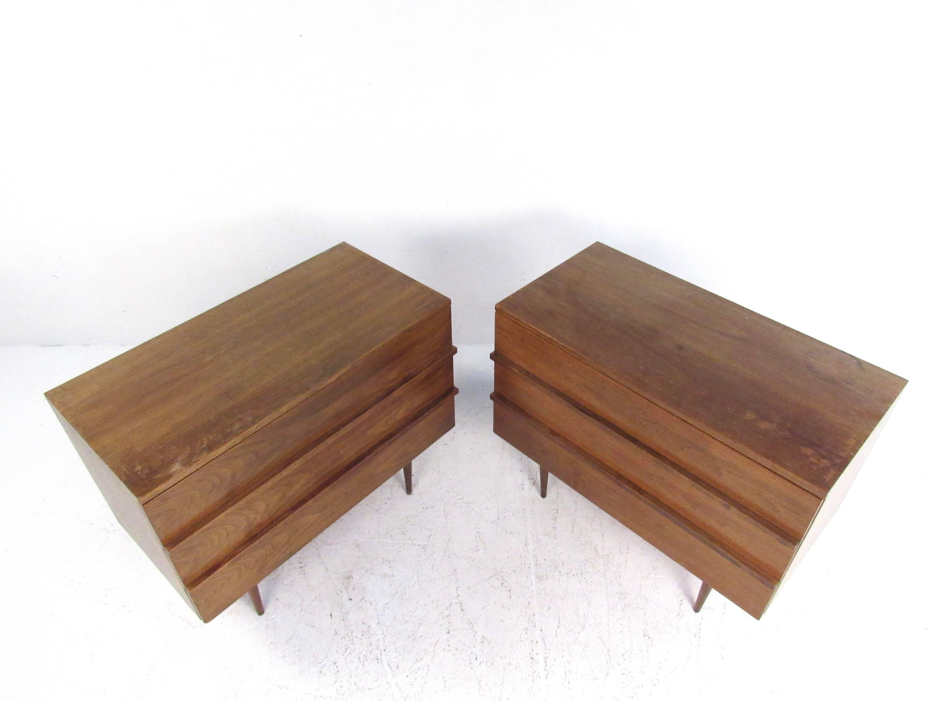 Pair of Mid-Century Modern Three-Drawer Walnut Dressers In Good Condition In Brooklyn, NY