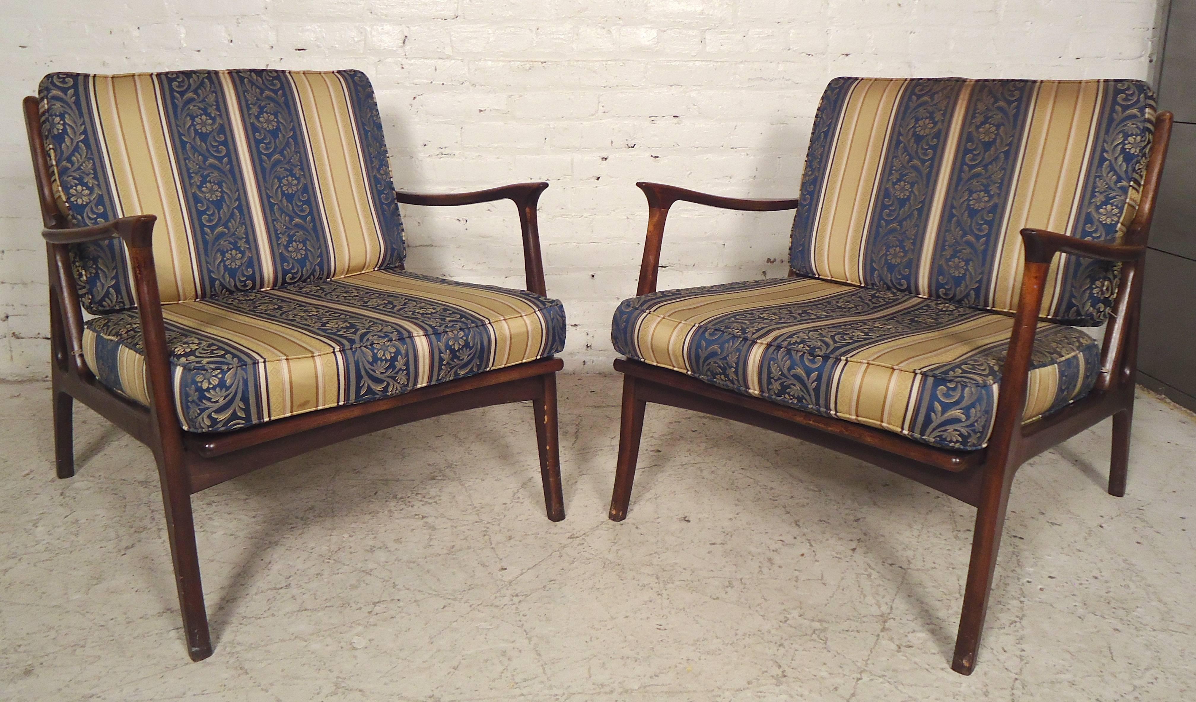 Highly designed vintage armchairs with dark wood color. Very unique sculpted locking frame with slatted back, tapered legs, formed arms.

(Please confirm item location - NY or NJ - with dealer).
   