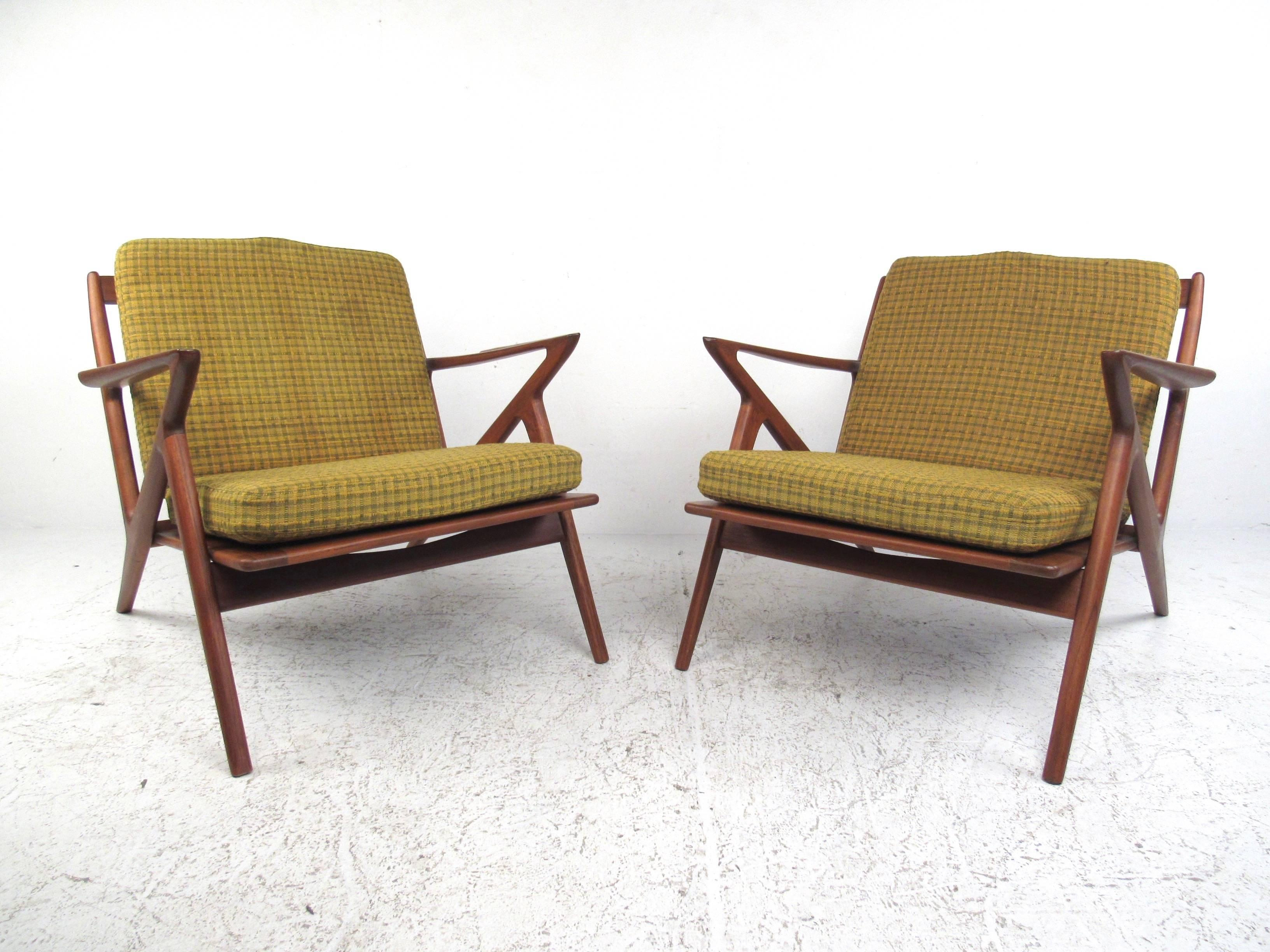 Mid-Century Modern Pair of Poul Jensen Style Teak Lounge Chairs