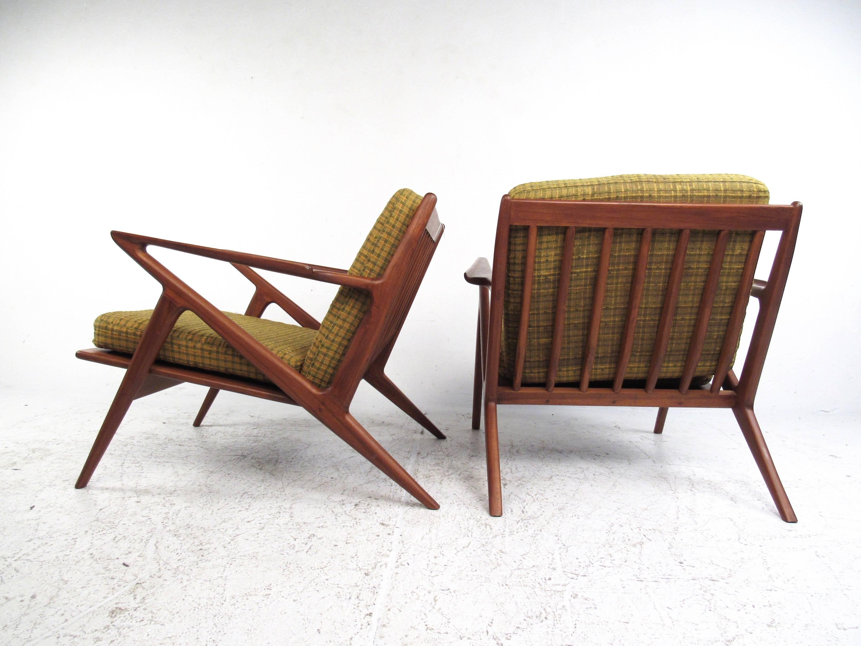 20th Century Pair of Poul Jensen Style Teak Lounge Chairs