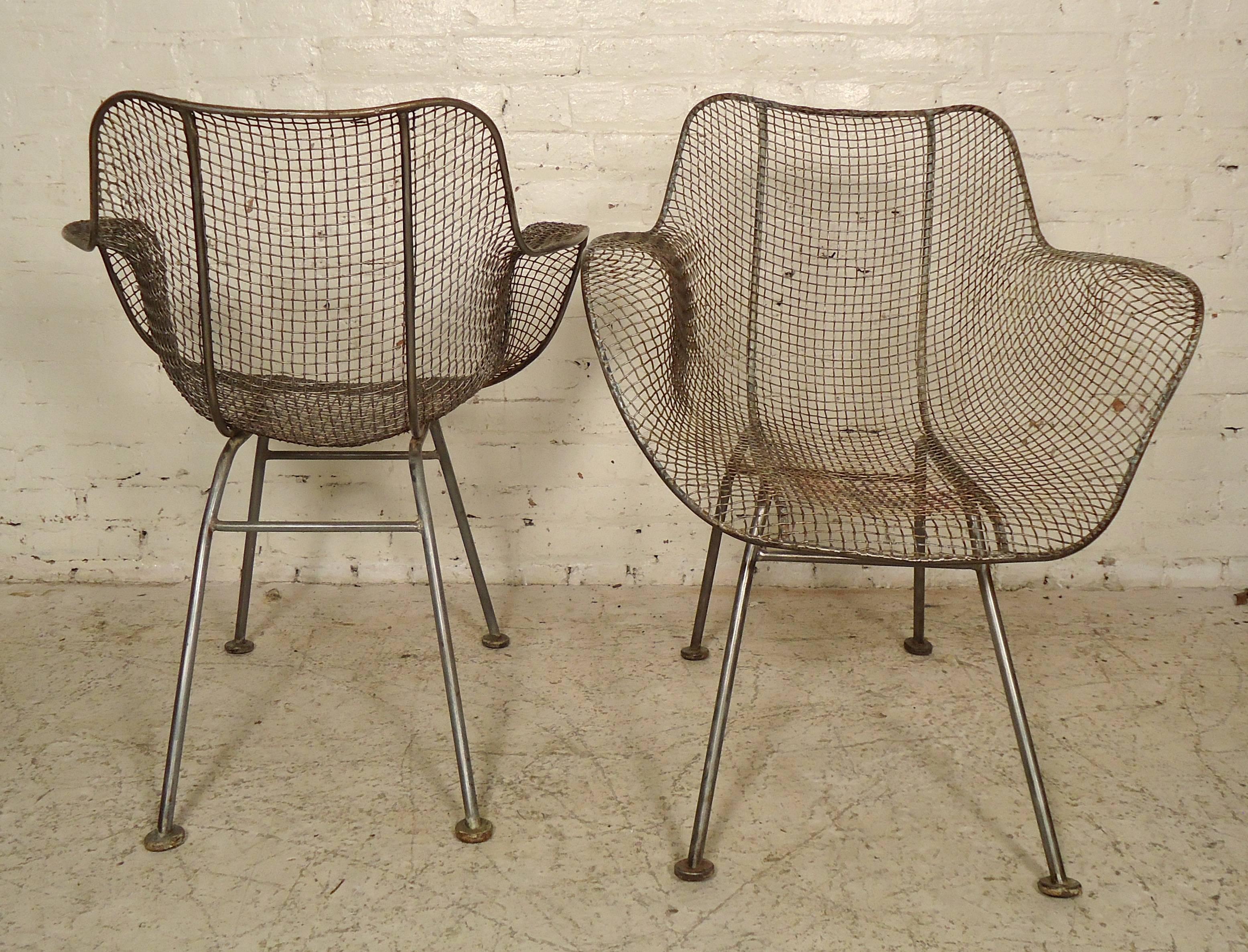 Pair of Mid-Century Sculptura Woodard Chairs 1