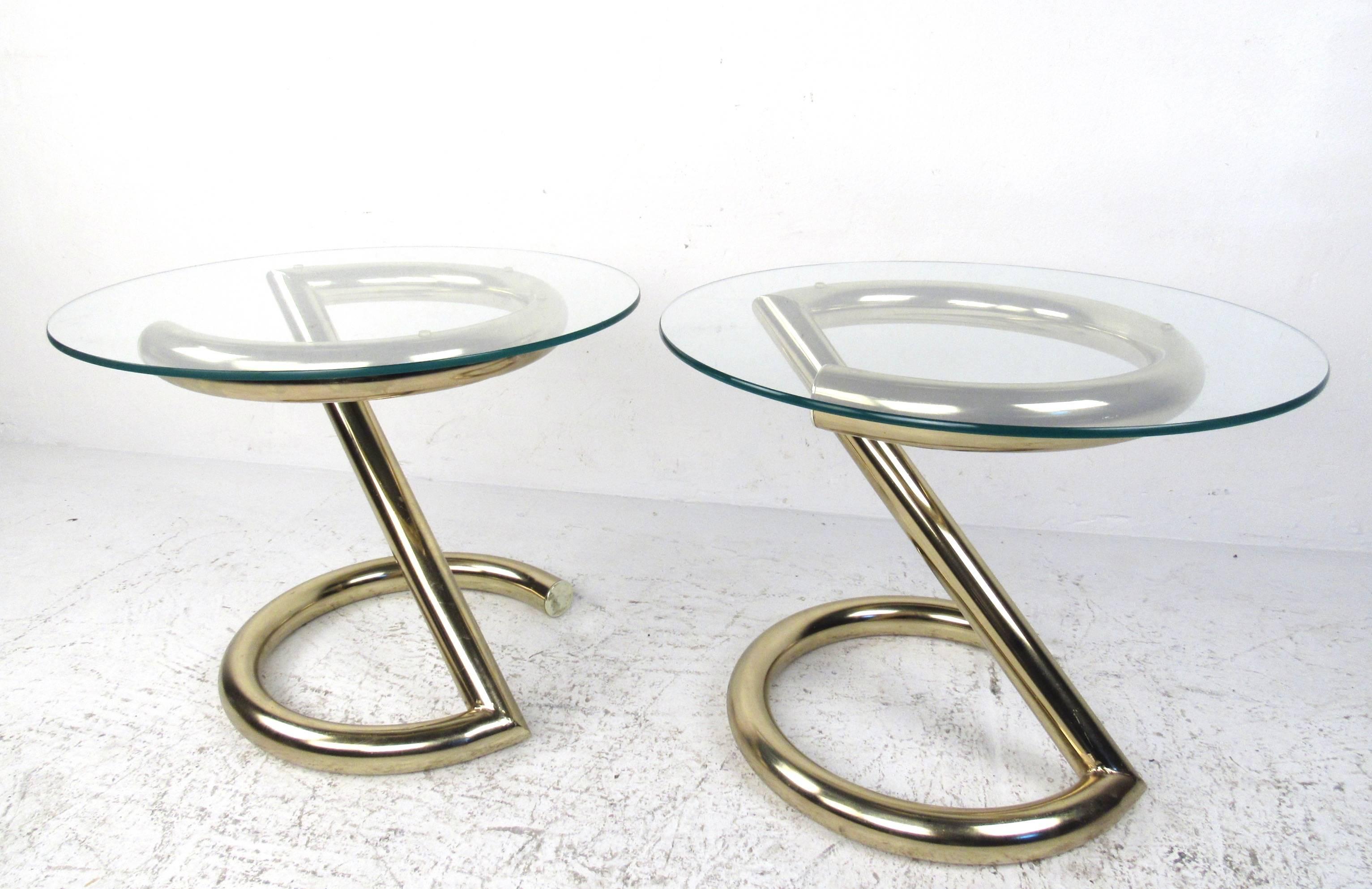 Late 20th Century Pair of Mid-Century Modern Circular Brass and Glass End Tables