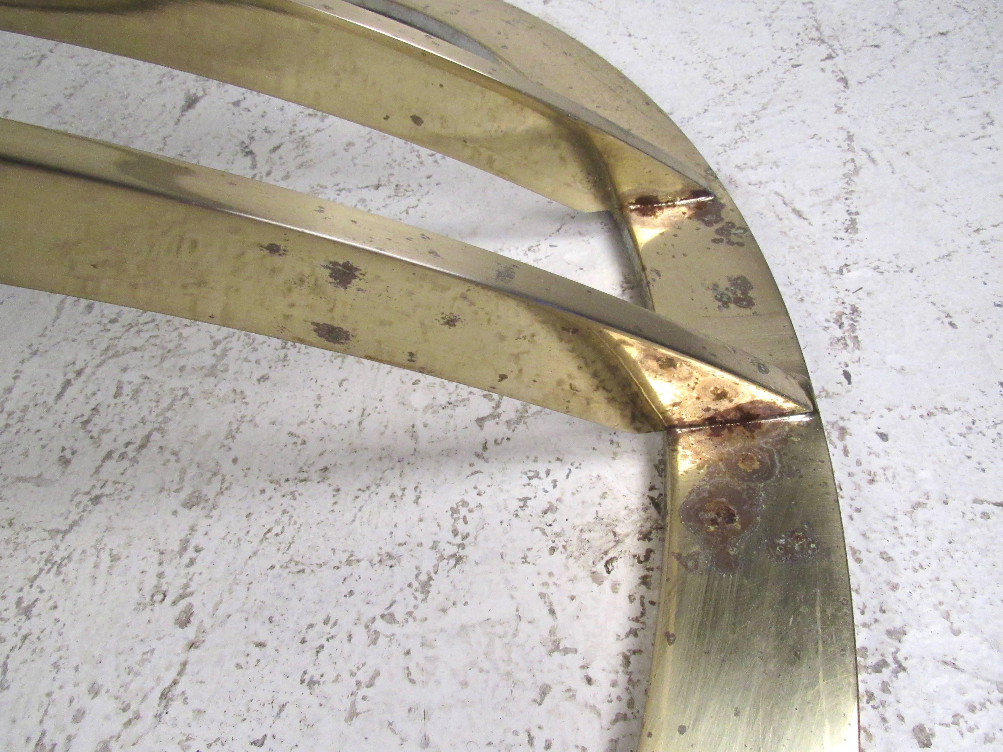 Mid-Century Modern Brass and Glass Circular Coffee Table For Sale 3