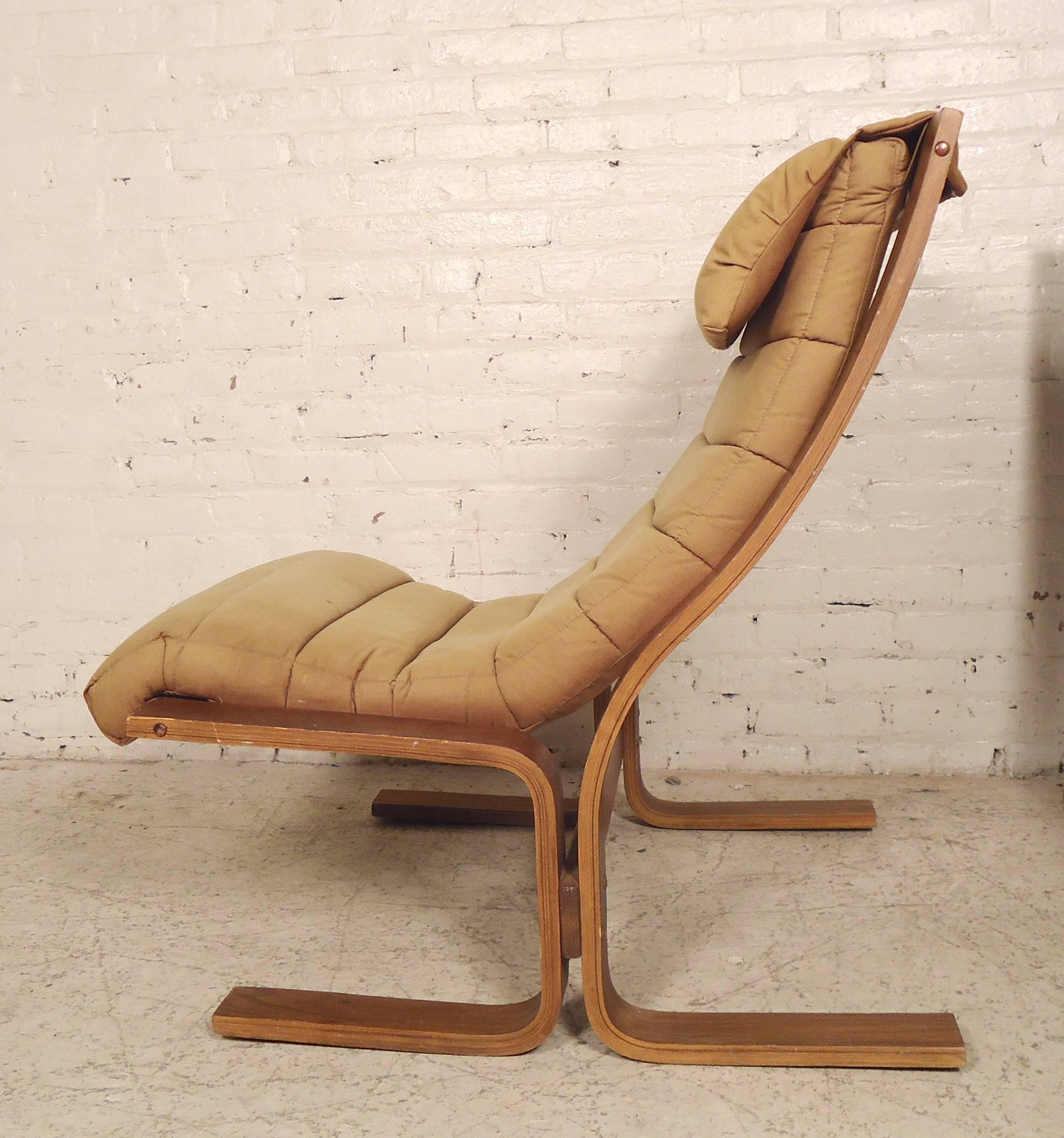 Lovely Danish modern style lounge chairs with bentwood frames and loose cushioning including headrest. These Eames era chairs show great design with comfortable aesthetic.

(Please confirm item location - NY or NJ - with dealer).
 