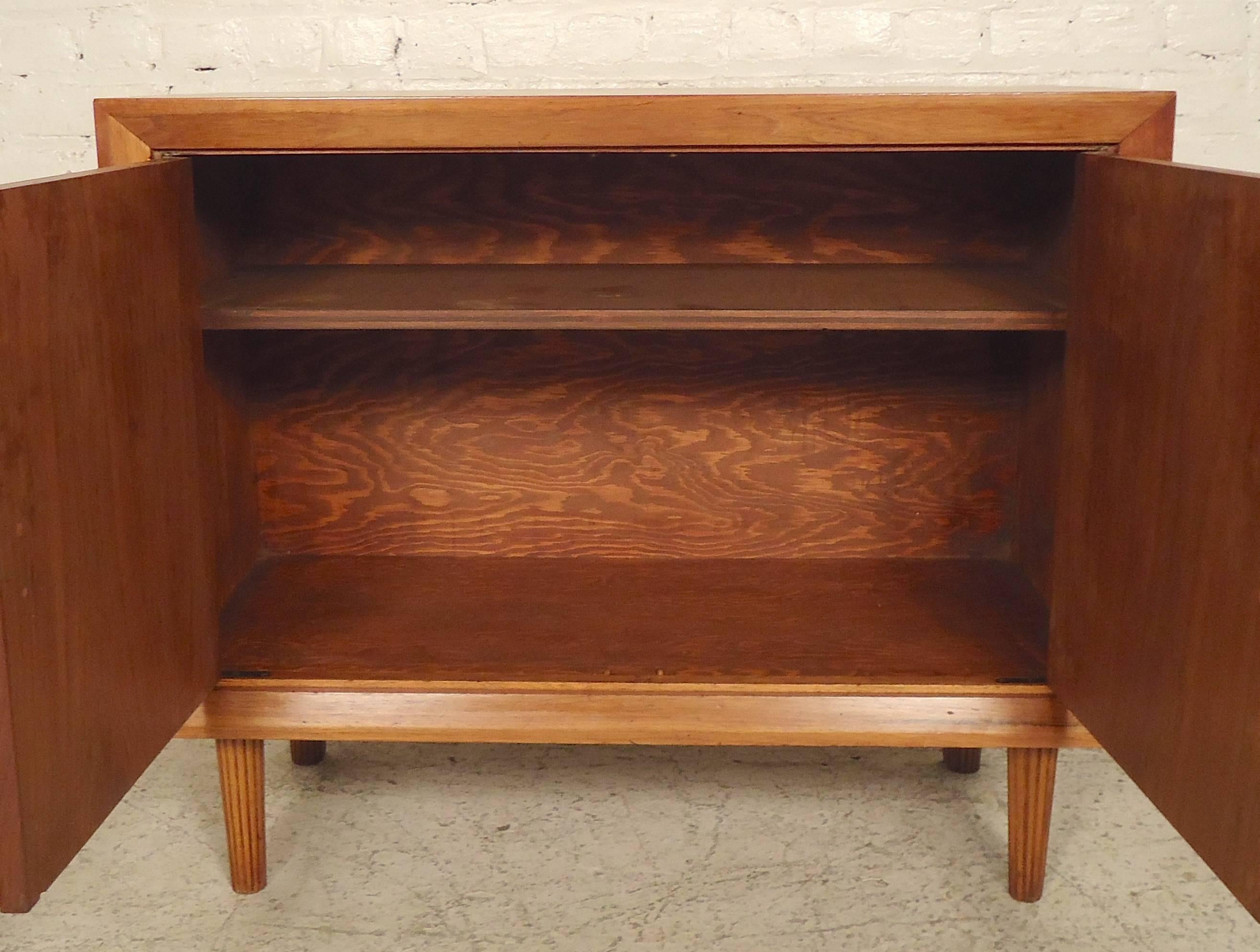 TwoDoor MidCentury at 1stDibs — free download