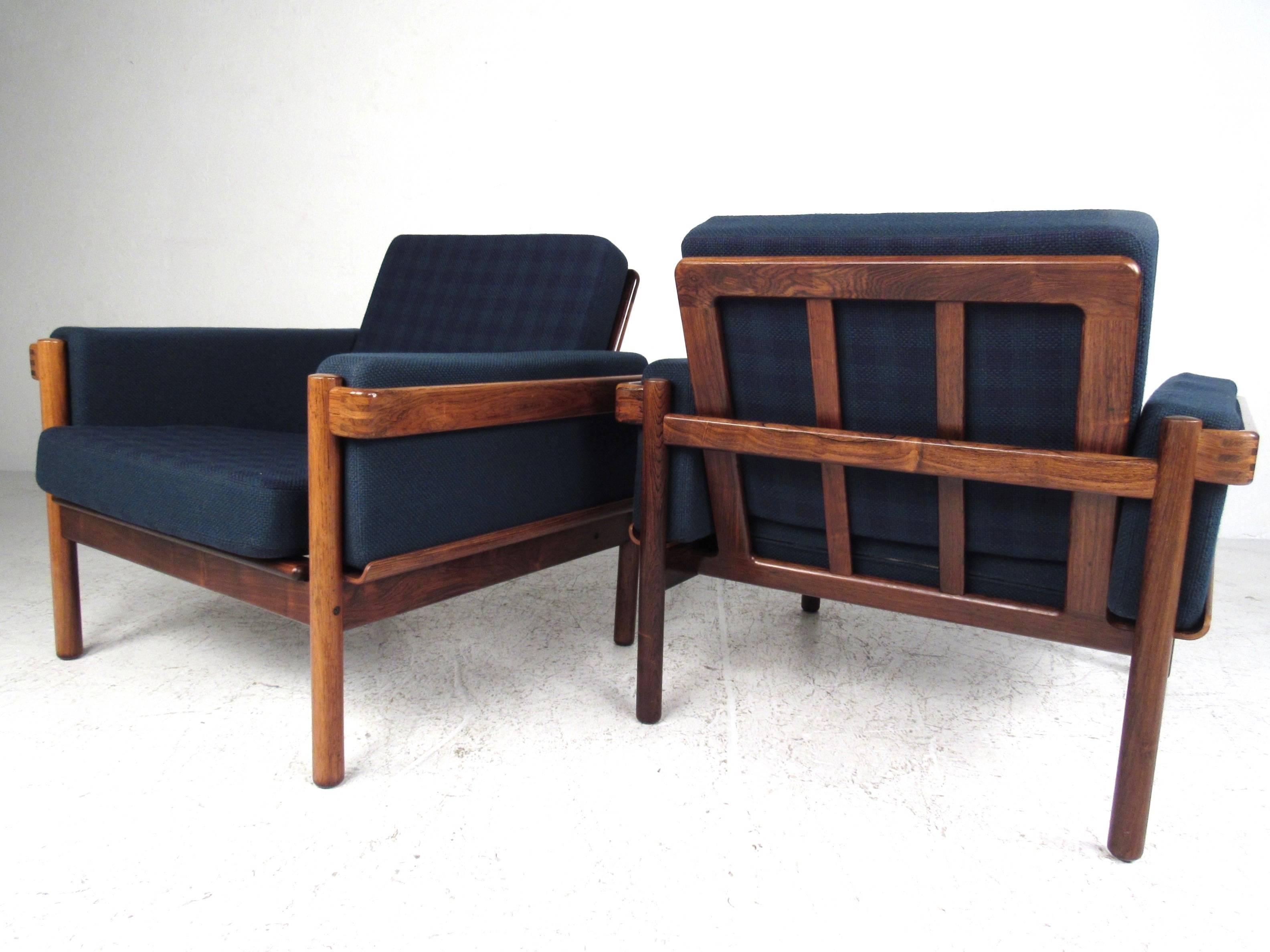 Skandinavisches modernes Wohnzimmer-Set mit Sofa und Stühlen (Moderne der Mitte des Jahrhunderts)