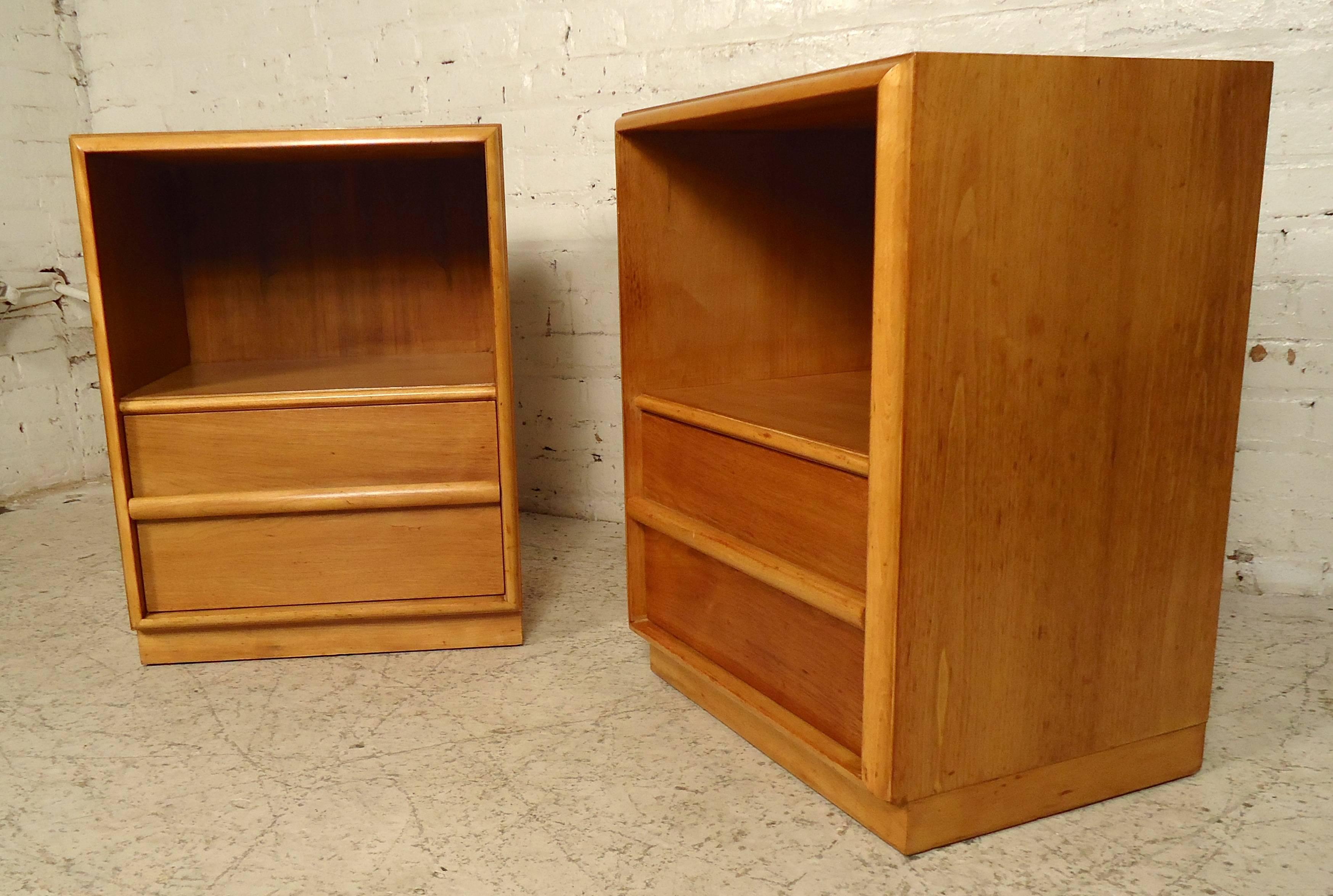 Refinished vintage-modern John Widdicomb end tables feature one large drawer with wood sculpted handles and a top compartment with spacious storage.

Please confirm item location (NY or NJ.)