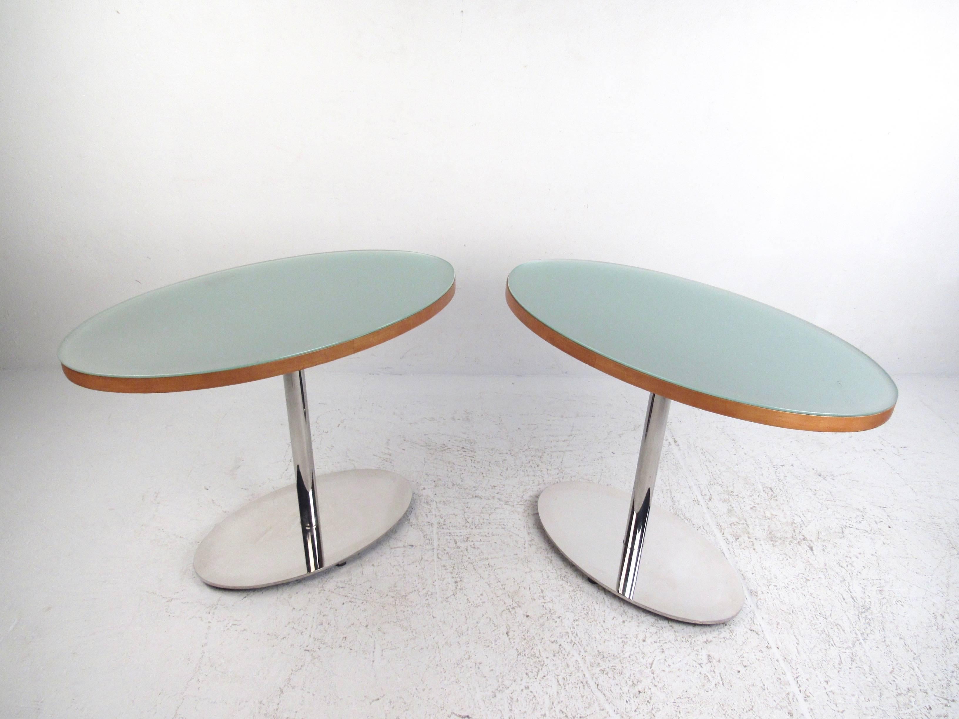 Pair of Modern Glass Top Pedestal Tables In Good Condition In Brooklyn, NY