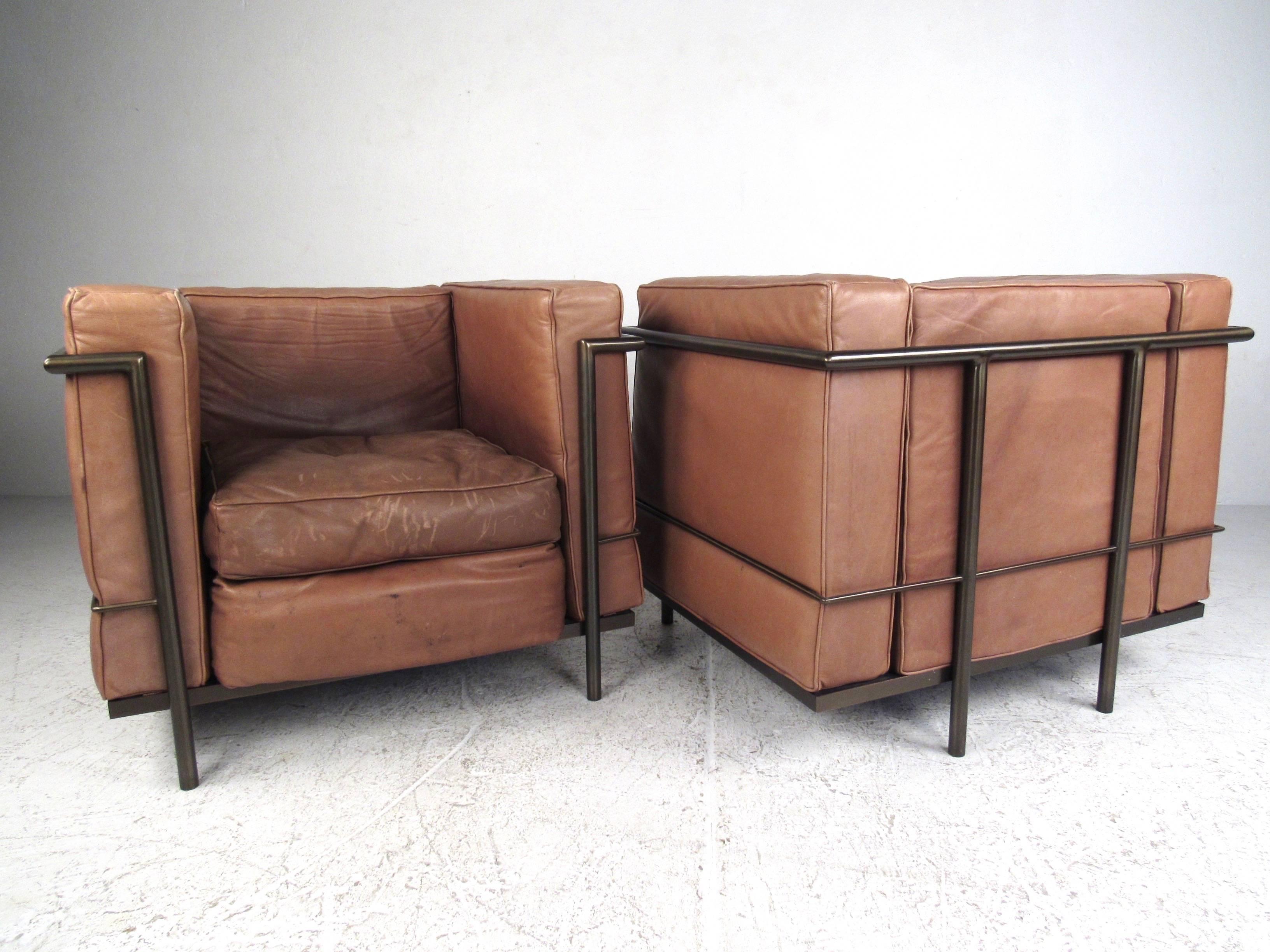 Mid-Century Modern Pair of Vintage Modern Le Corbusier Style Leather and Brass Lounge Chairs