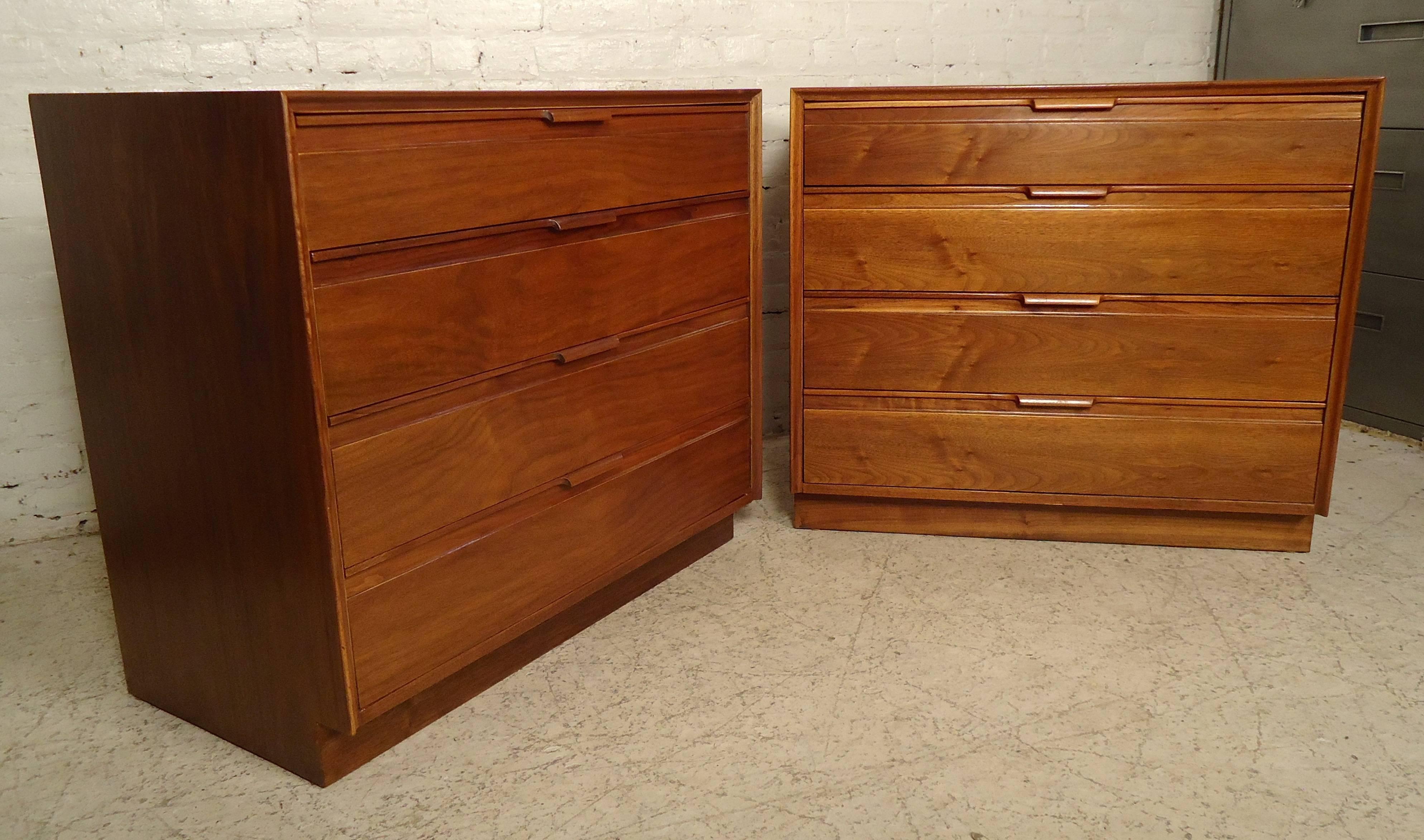 Elegant Set of Mid-Century Modern Dressers 1