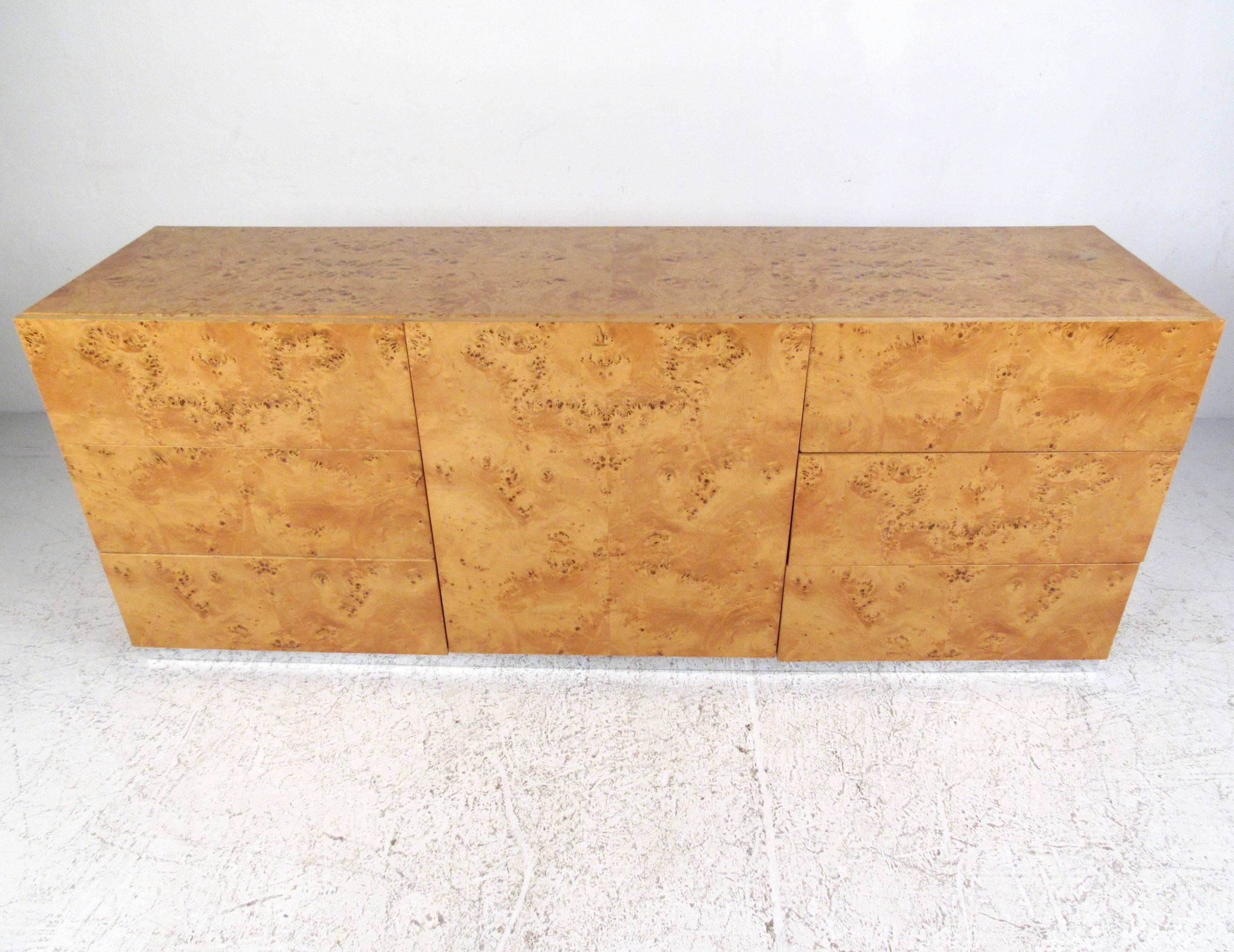 Burl Wood and Chrome Sideboard Cabinet in the Style of Milo Baughman In Good Condition In Brooklyn, NY