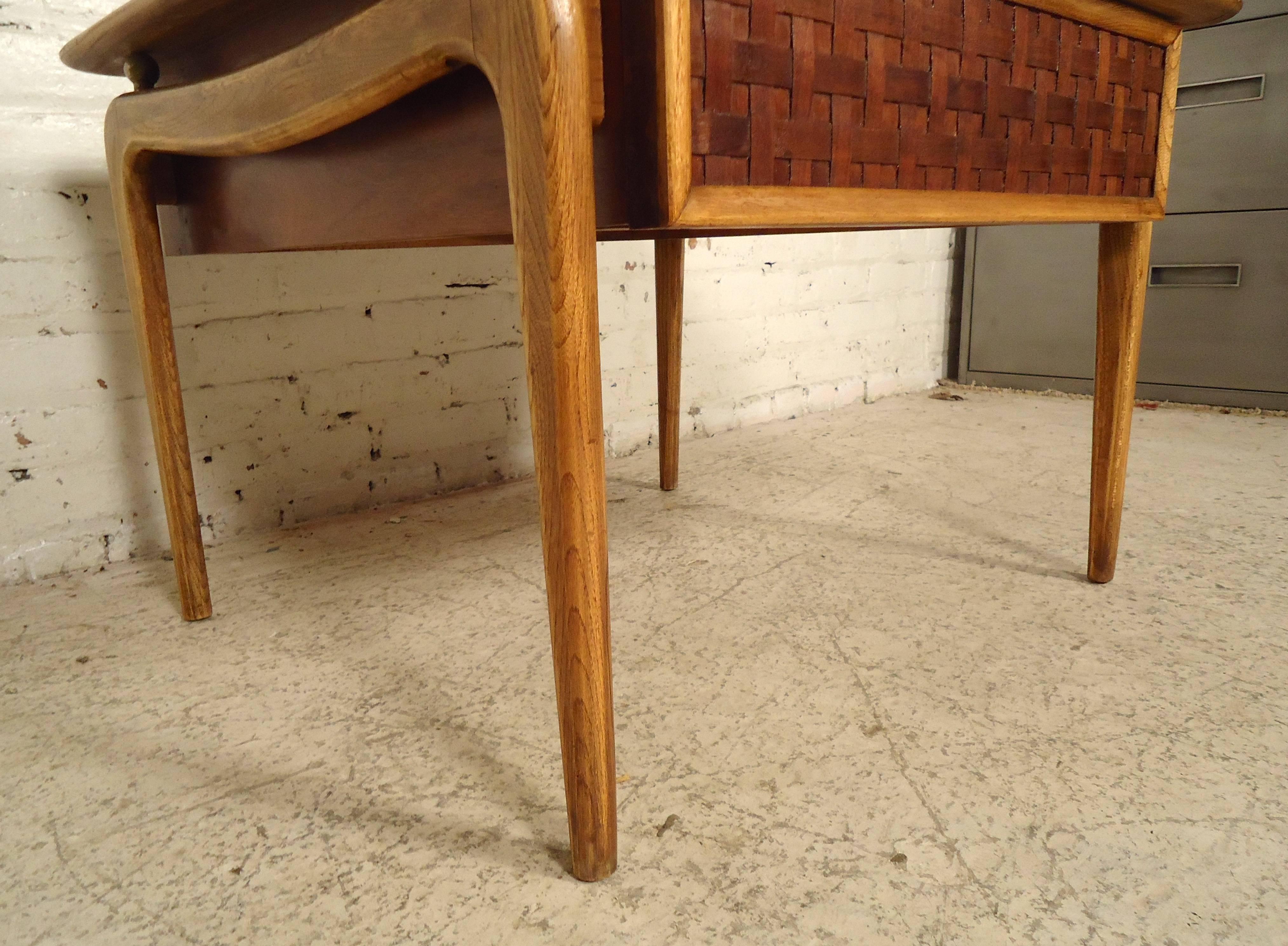 Wood Beautiful Mid-Century Modern Square Side Table by Lane
