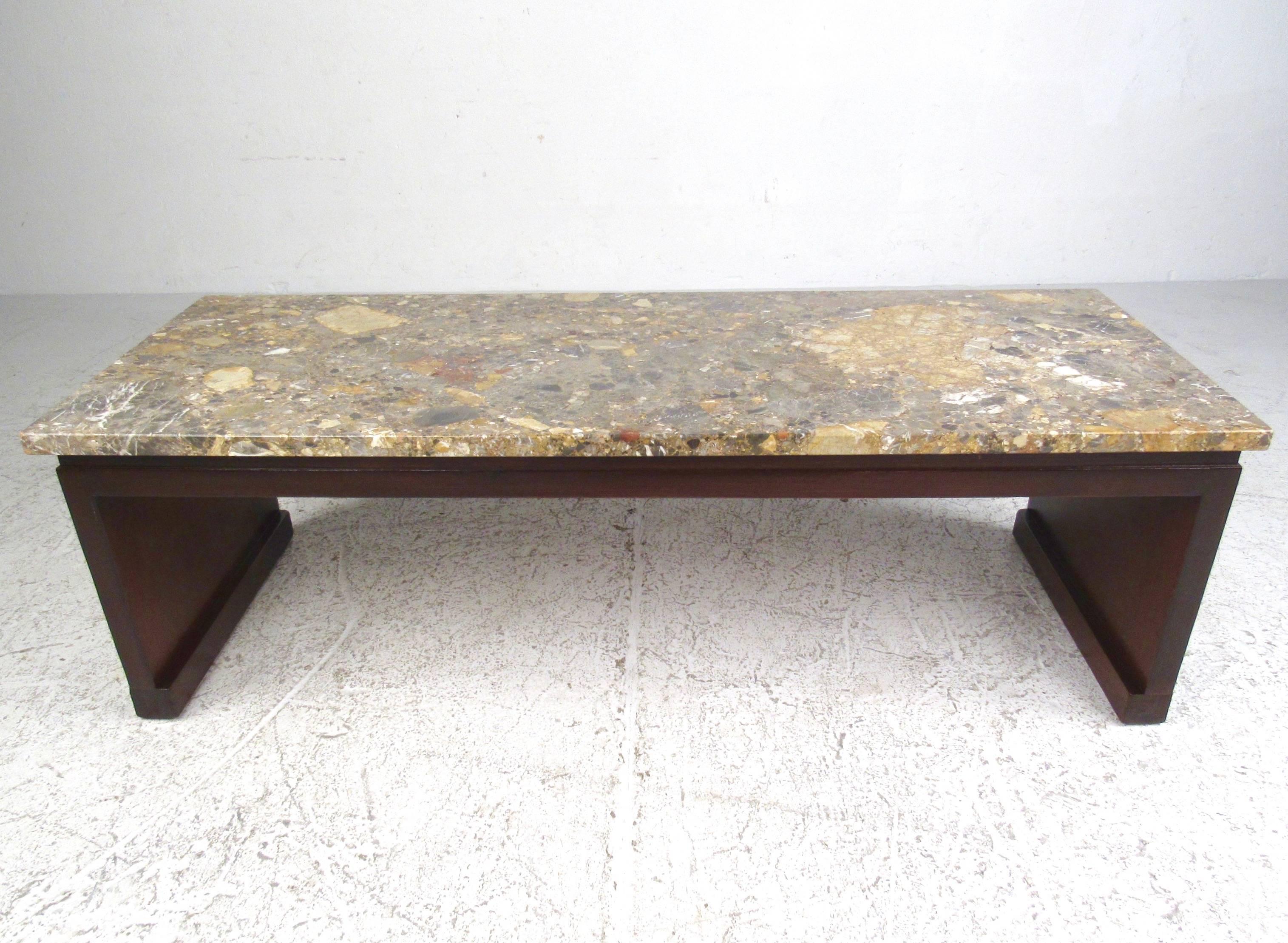 Table basse à plateau en marbre du milieu du siècle dernier de Widdicomb  Bon état - En vente à Brooklyn, NY