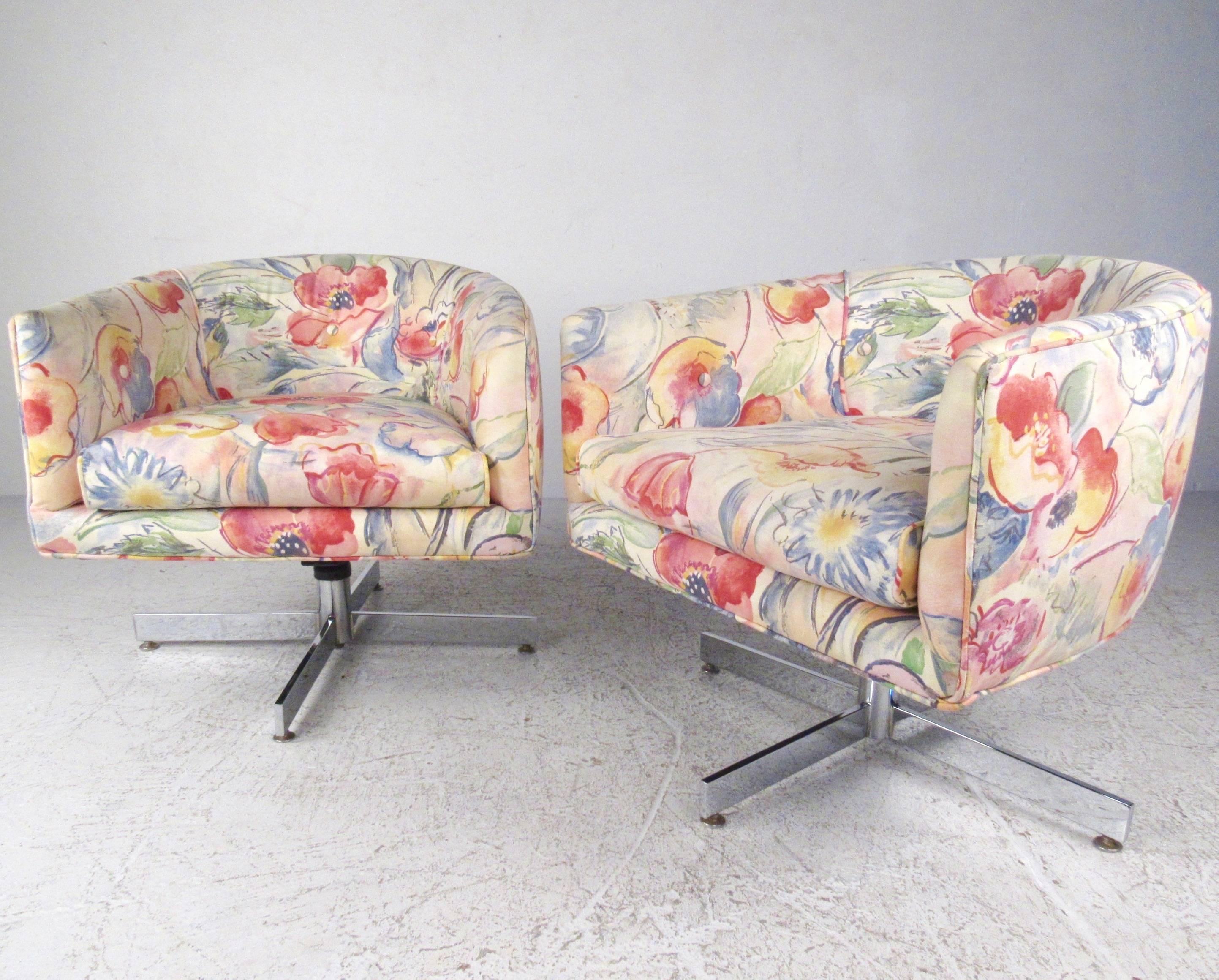 Mid-Century Modern Pair of Mid-Century Milo Baughman Swivel Lounge Chairs by Thayer Coggin For Sale
