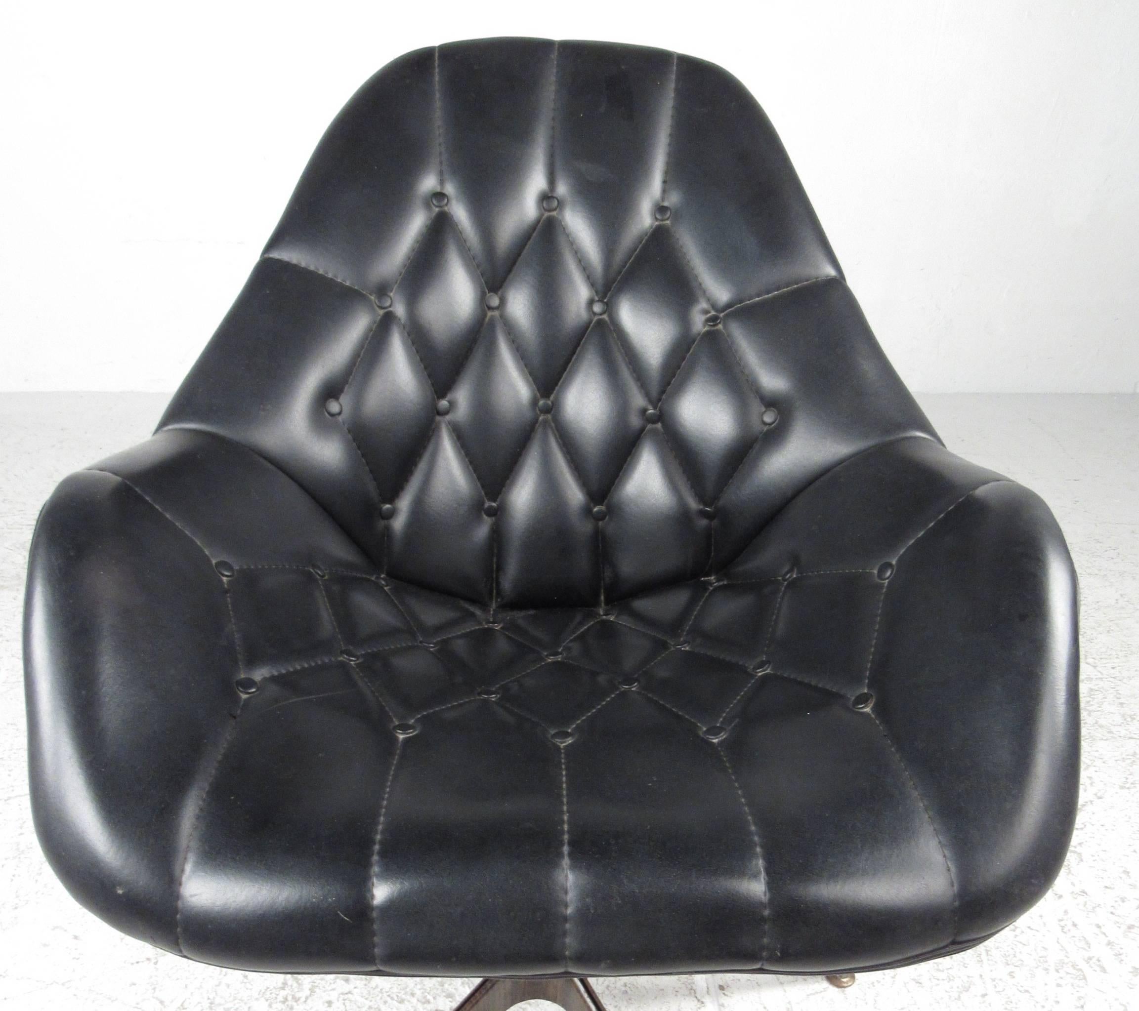 Mid-Century Modern armchair with swivel action. Set on a five point star base in faux wood grain. 

(Please confirm item location NY or NJ with dealer).
 