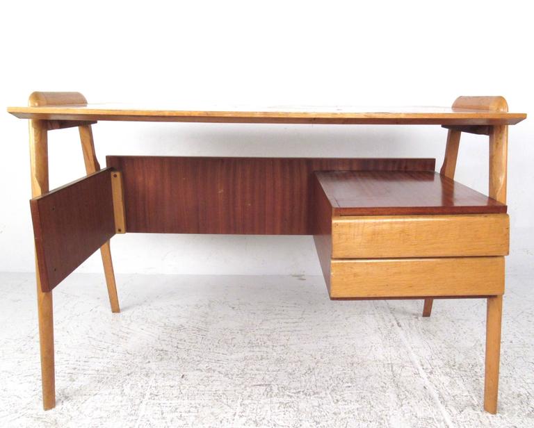 MidCentury Italian Modern Writing Desk For Sale at 1stDibs
