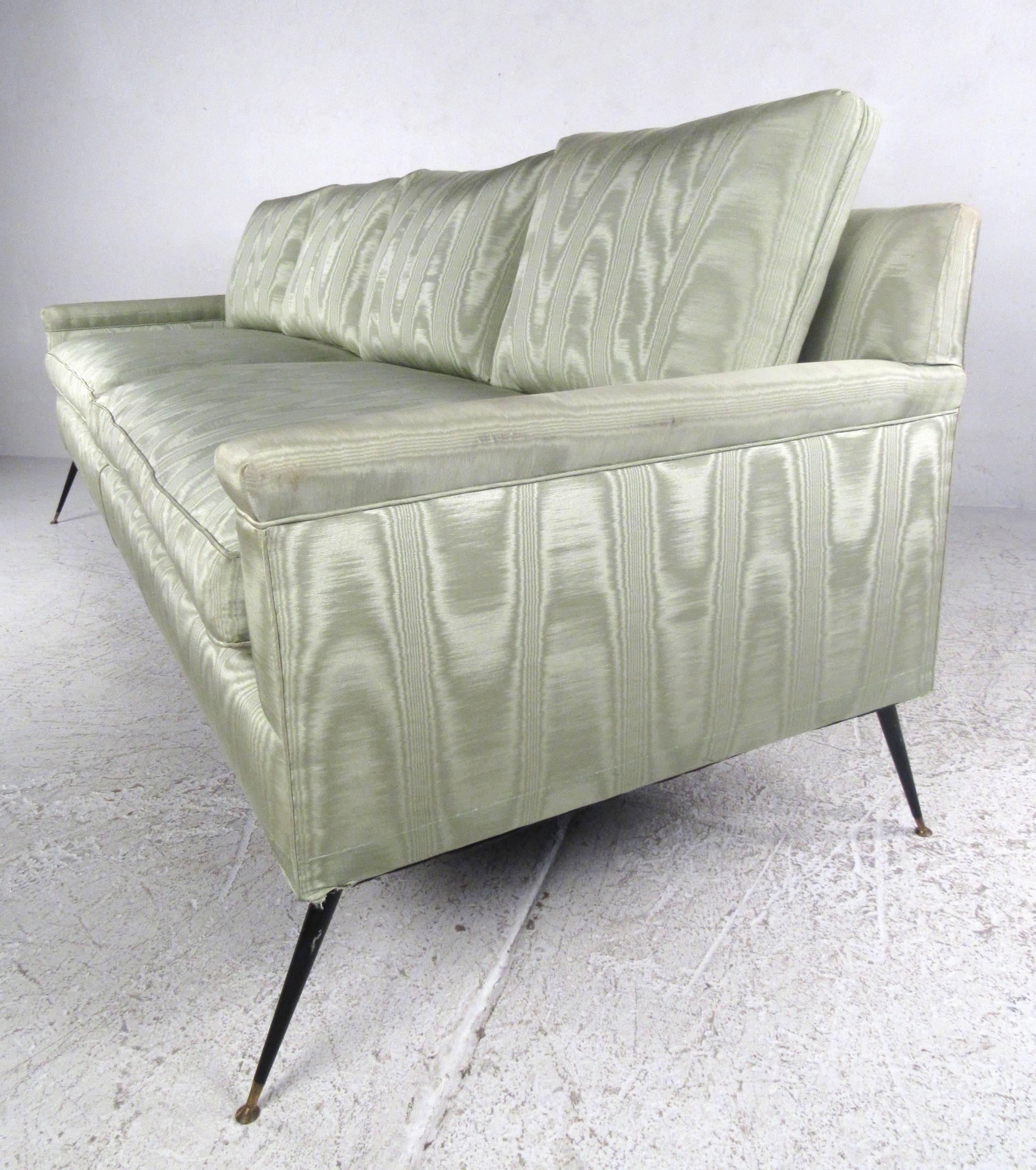Modernes Sofa im italienischen Stil der Jahrhundertmitte im Zustand „Gut“ im Angebot in Brooklyn, NY