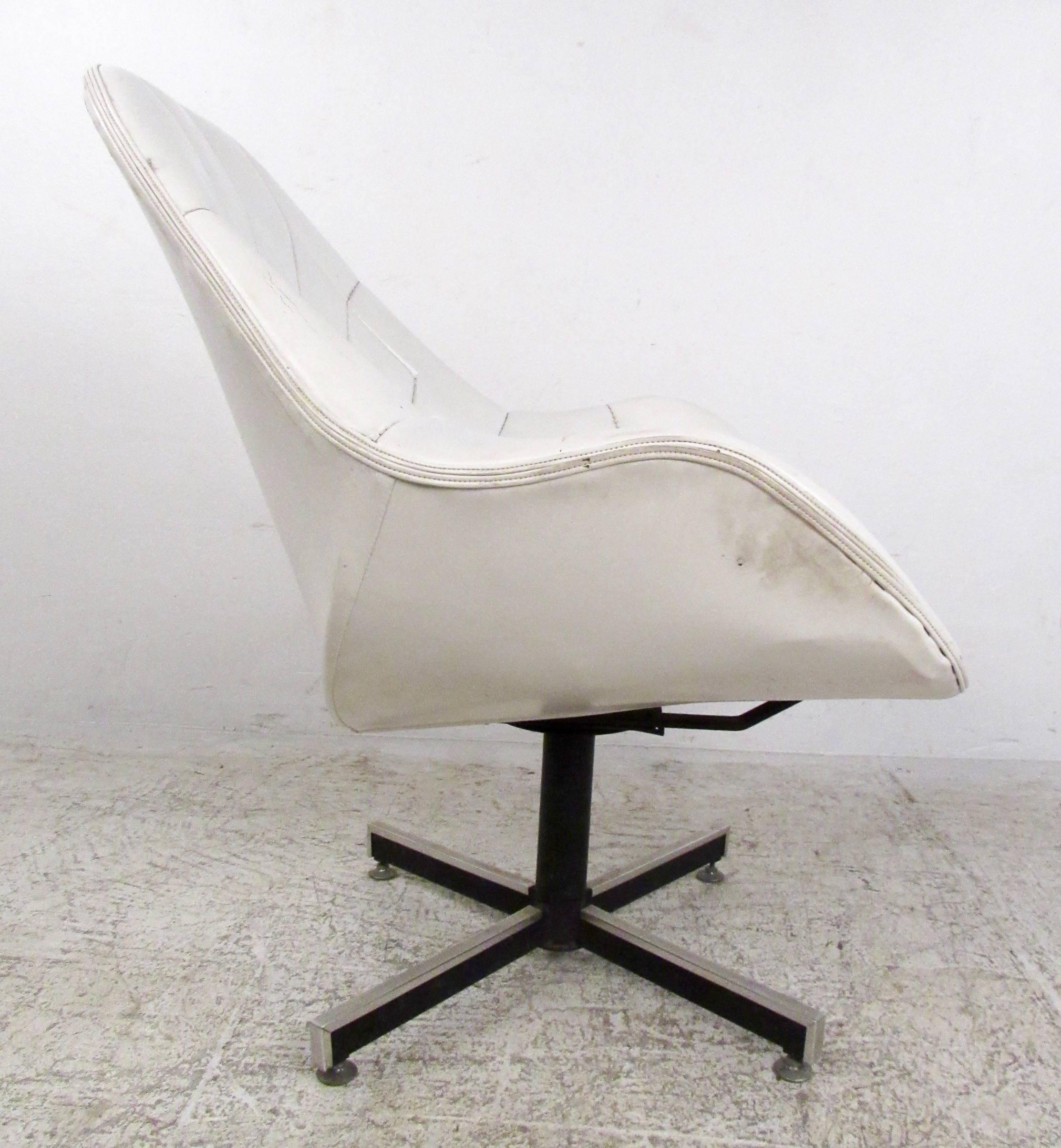 mid century modern swivel lounge chair