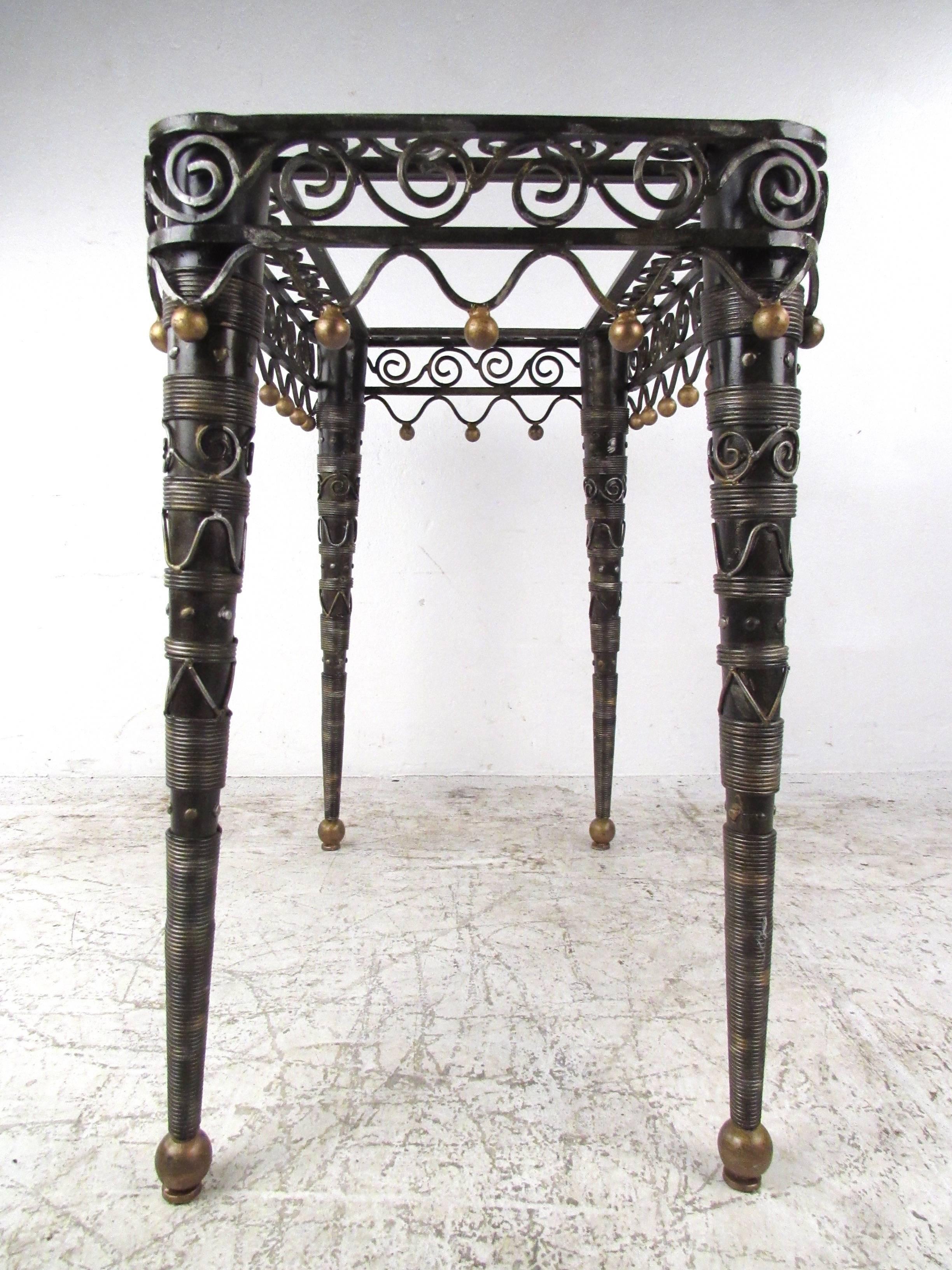 Contemporary Modern Ornate Decorator's Side Table In Good Condition In Brooklyn, NY