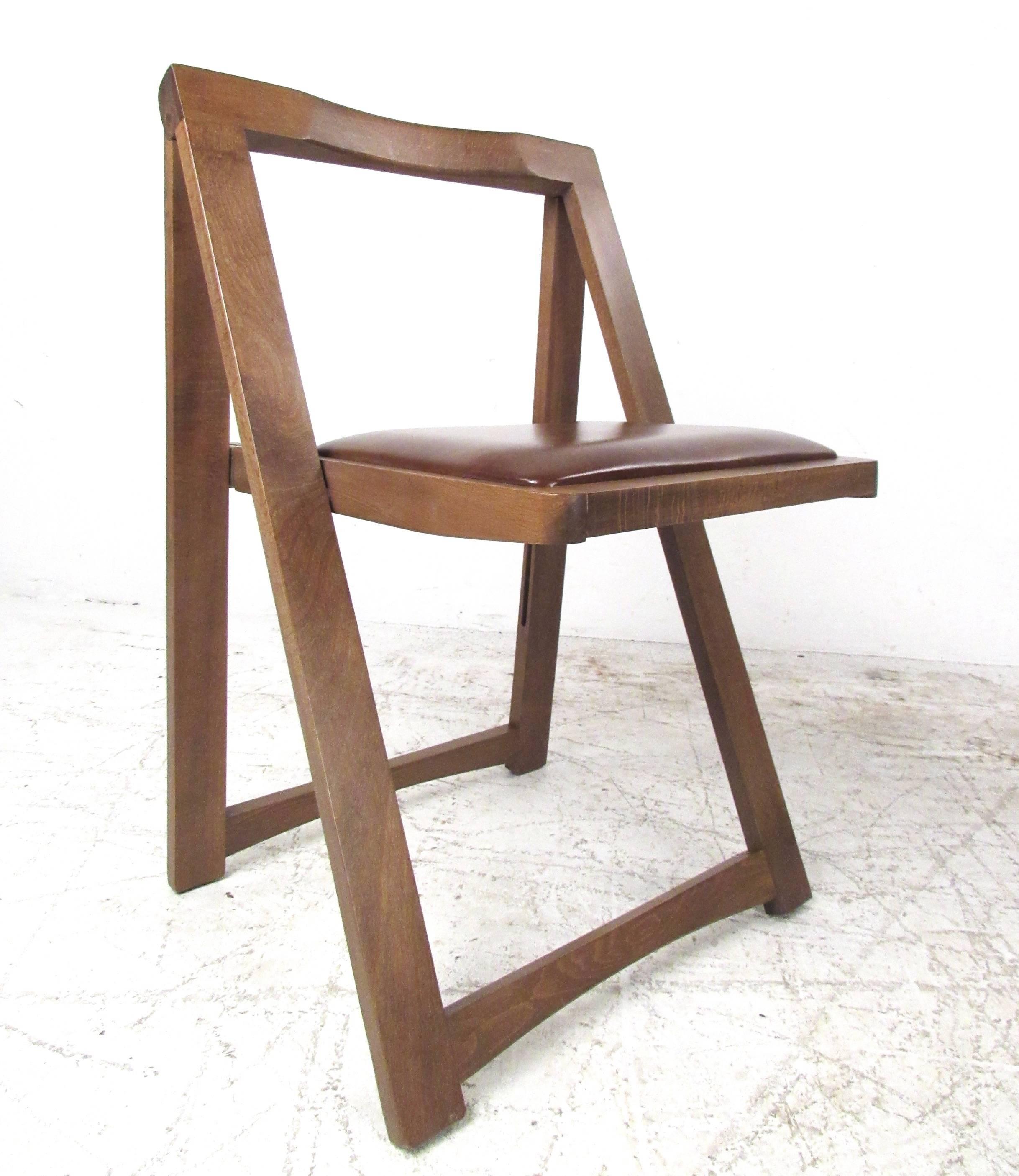 Mid-Century Modern Rolling Drop-Leaf Table with Chairs In Good Condition In Brooklyn, NY