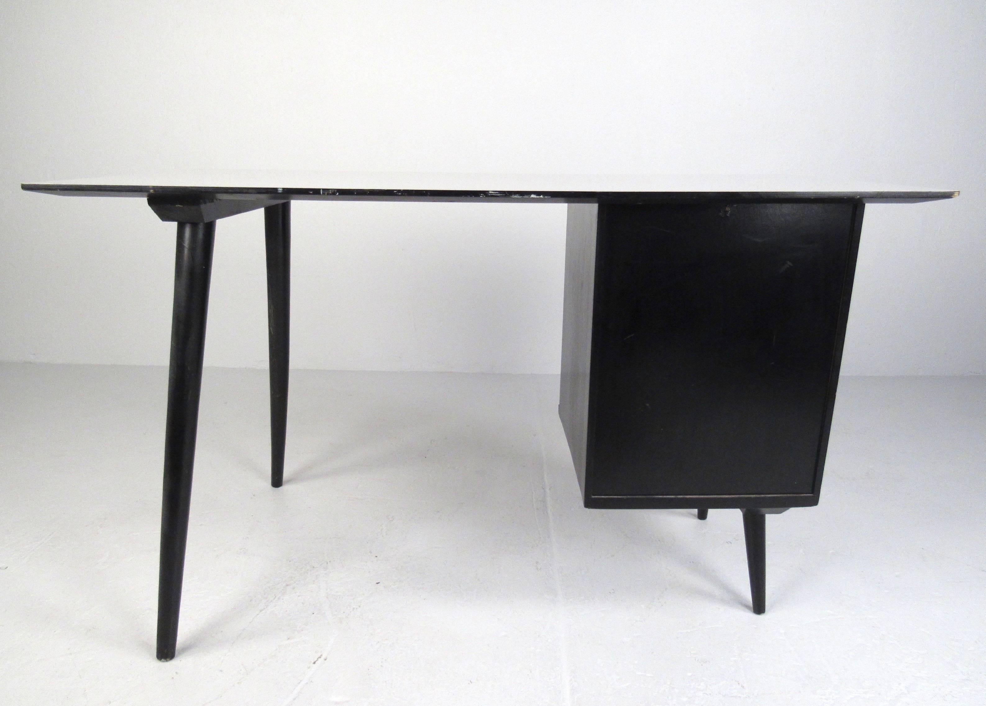 American Mid-Century Modern Paul McCobb Pedestal Desk For Sale