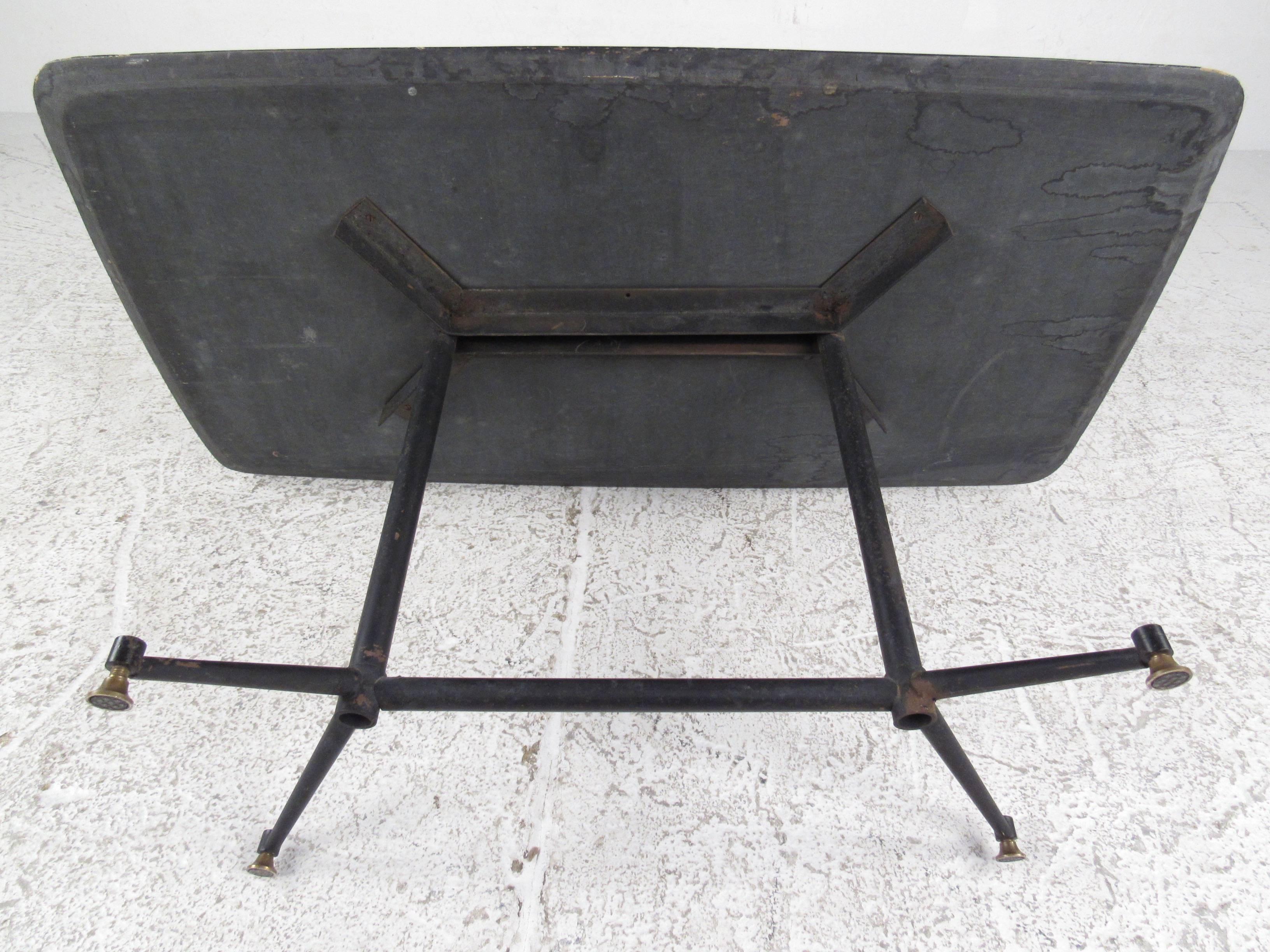 Mid-Century Modern Hand-Painted Italian Coffee Table For Sale 3