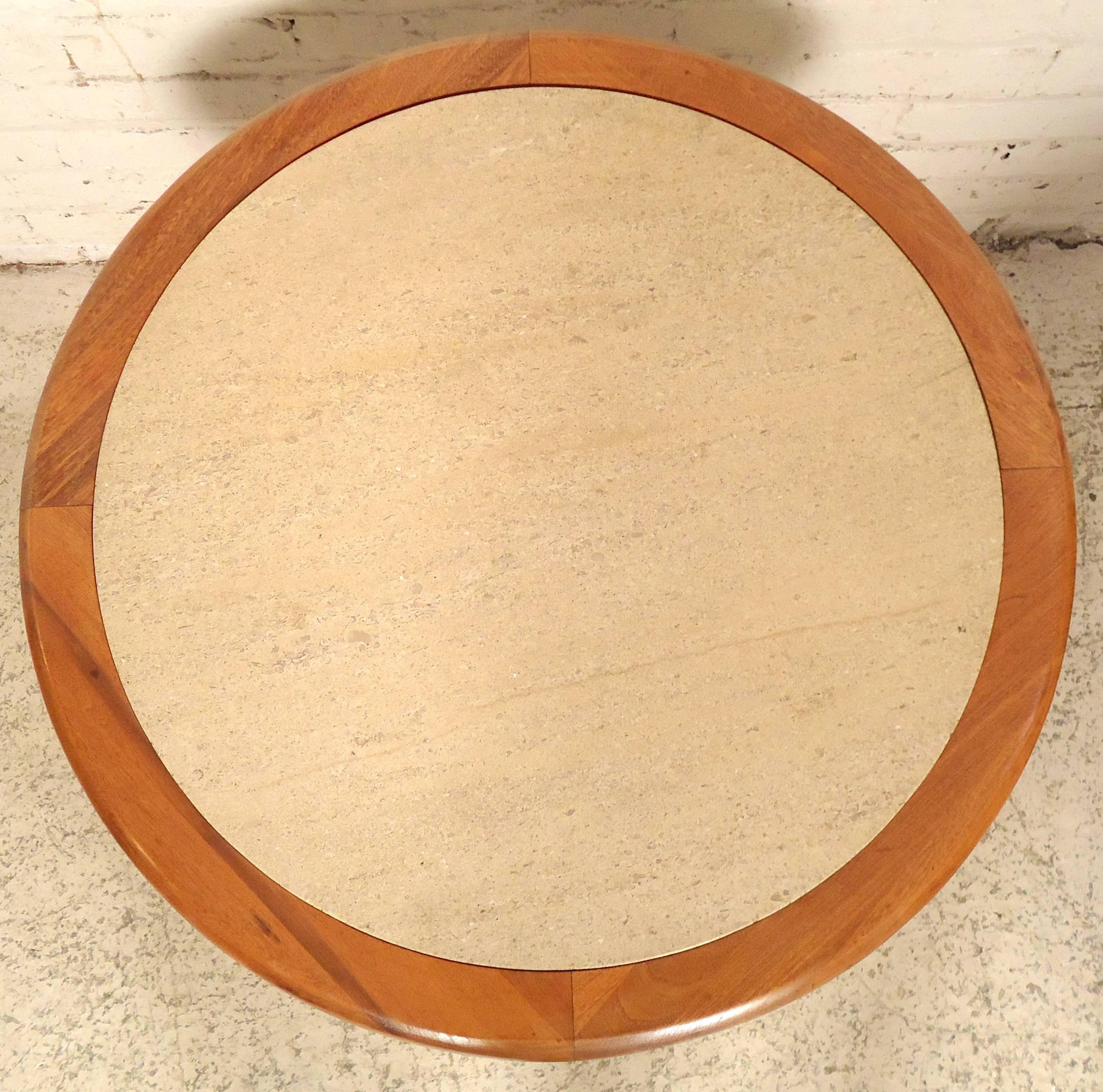 Round Travertine Top Side Table In Good Condition In Brooklyn, NY