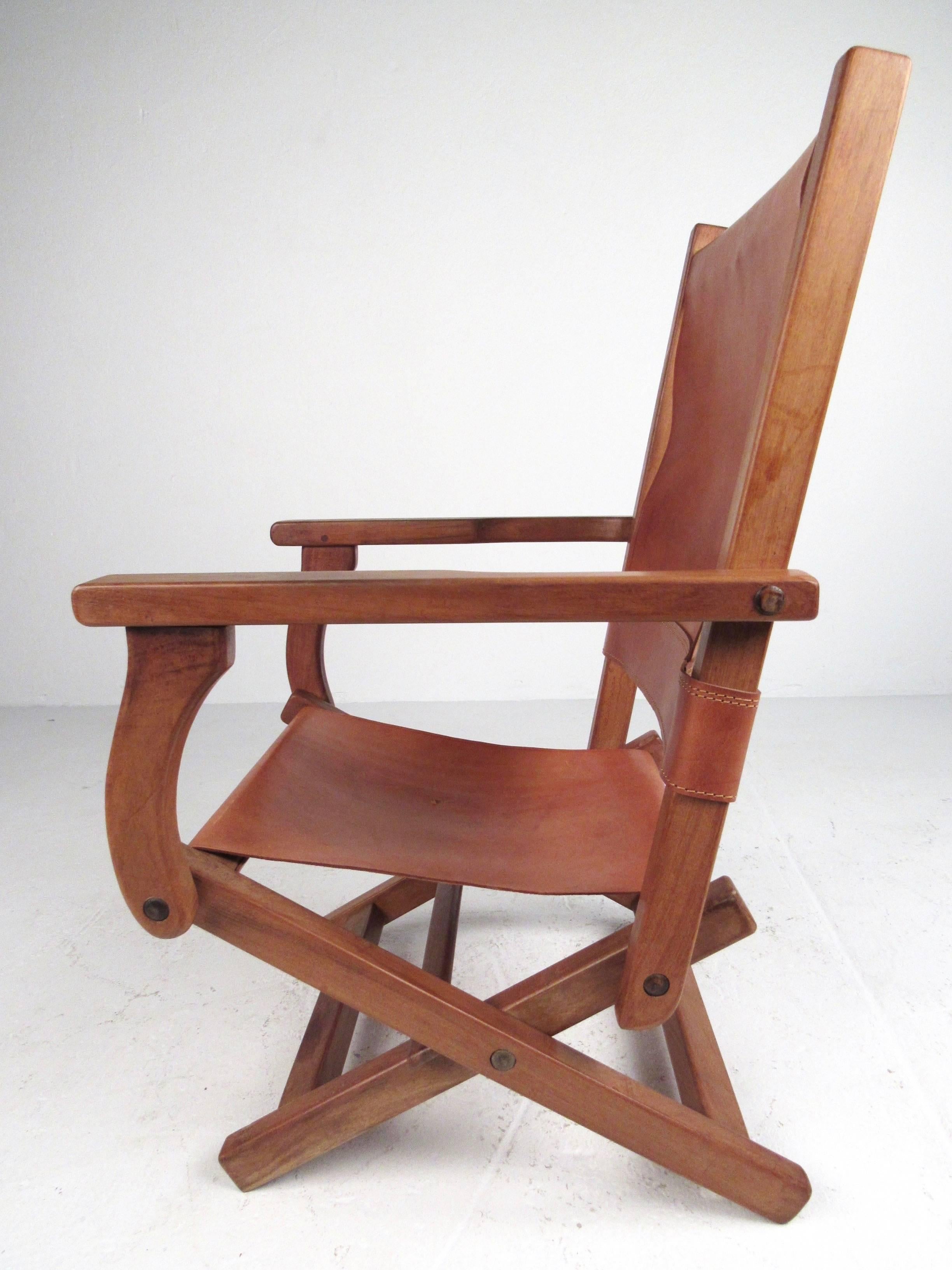 Contemporary Modern Folding Leather Armchair In Good Condition In Brooklyn, NY