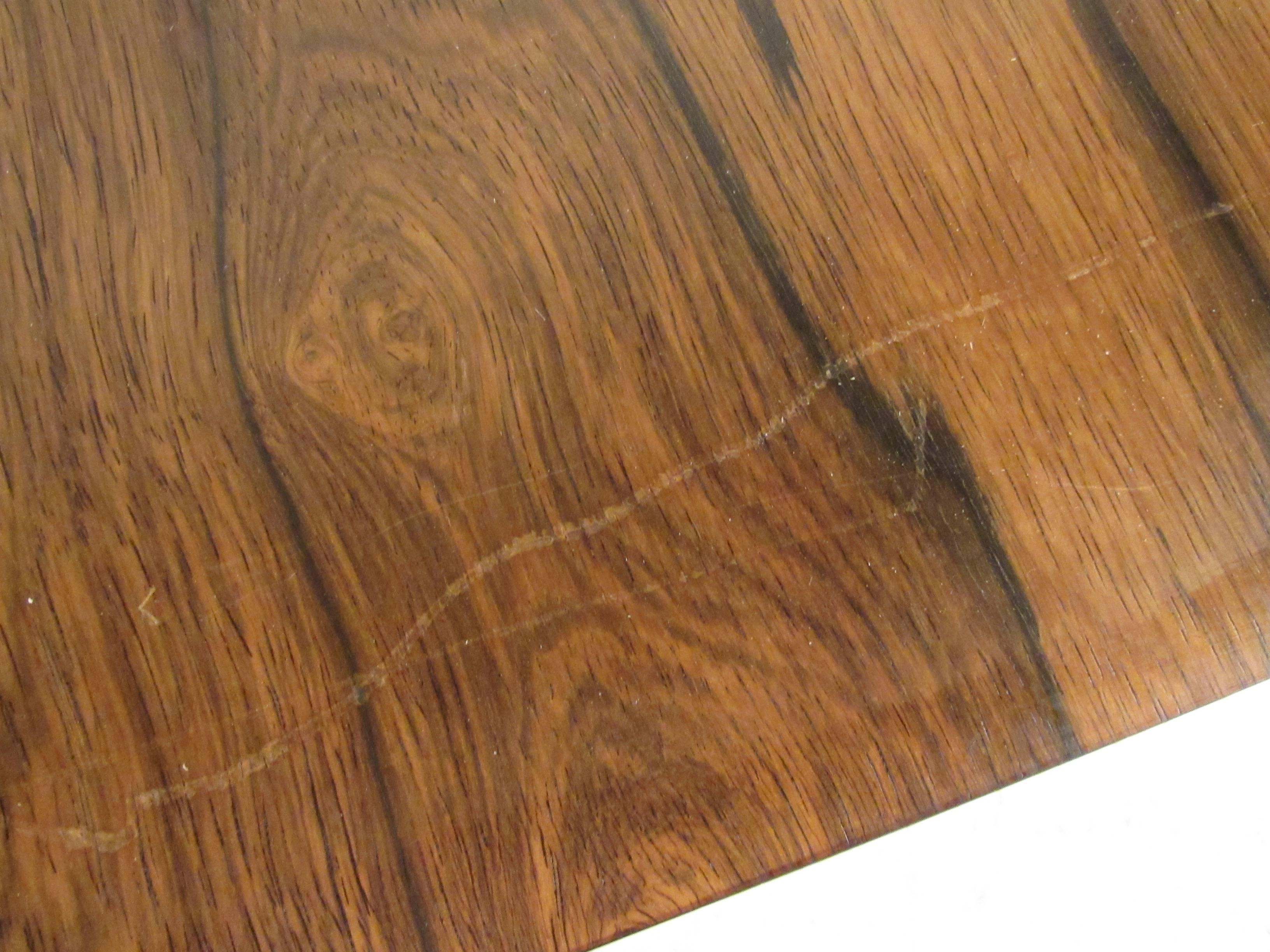 Milieu du XXe siècle Table basse moderne en bois de rose en vente