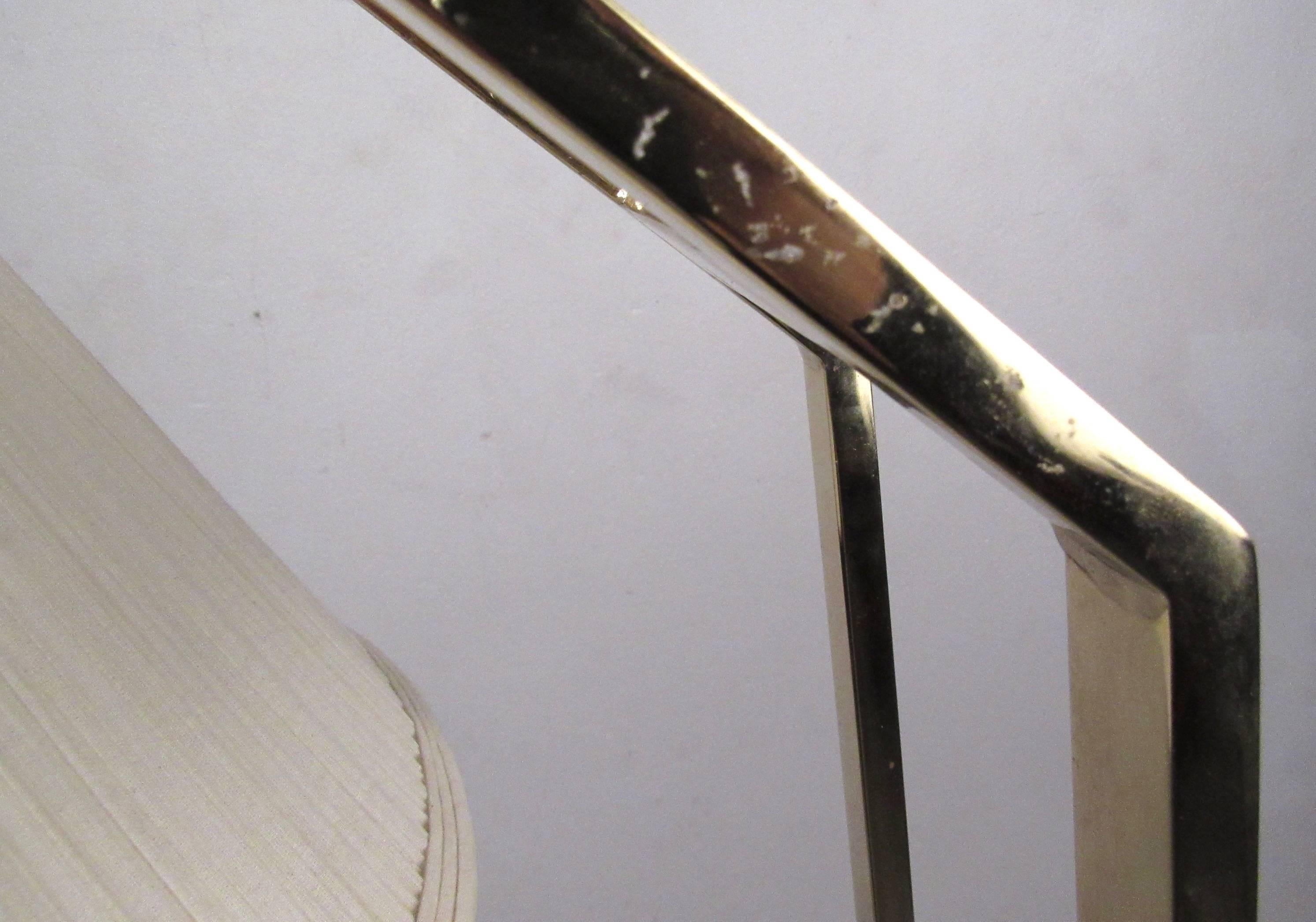 Elegant Contemporary Brass Cantilever Floor Lamp For Sale 1