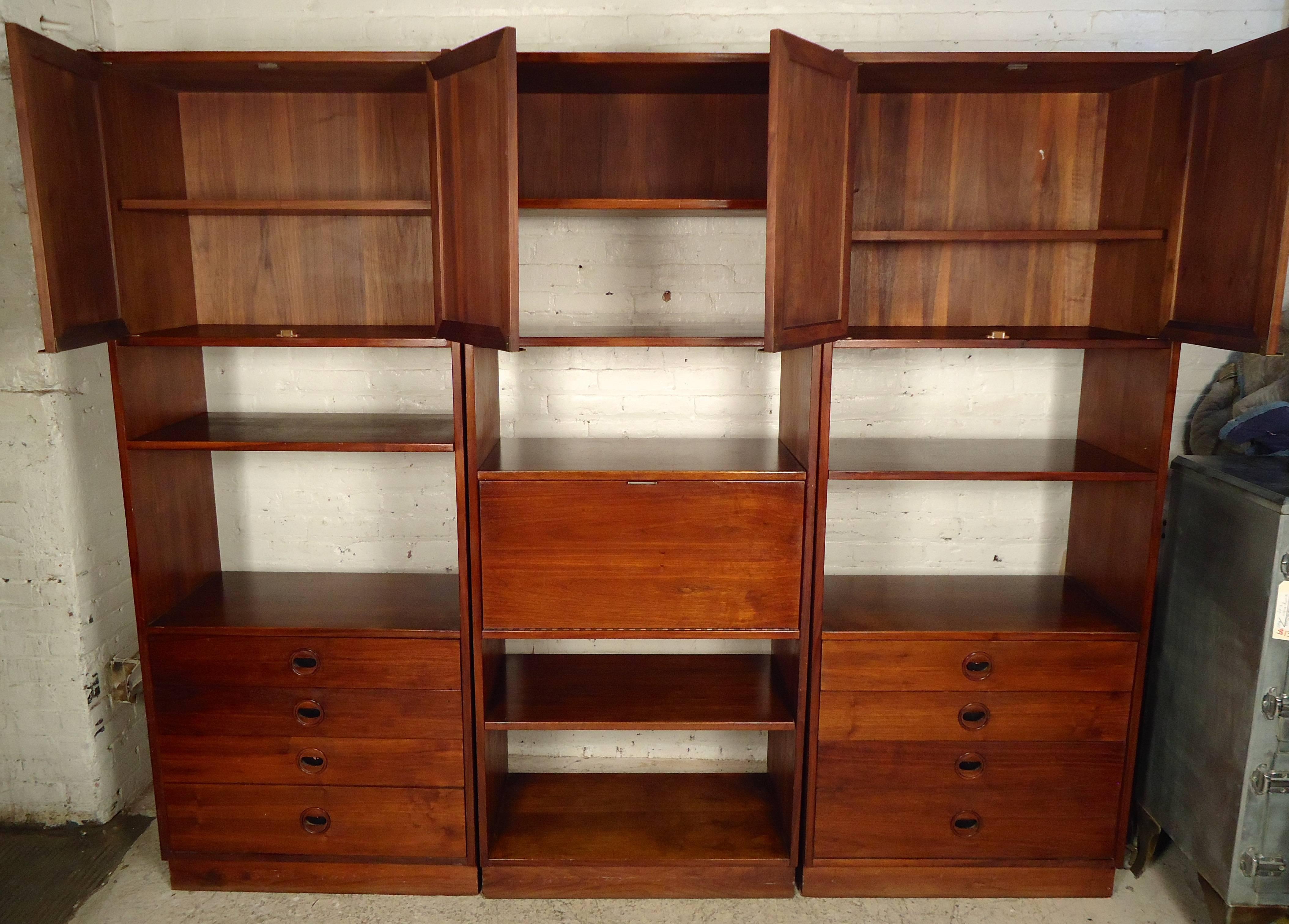 Mid-Century Modern Three-Piece Wall Unit 1