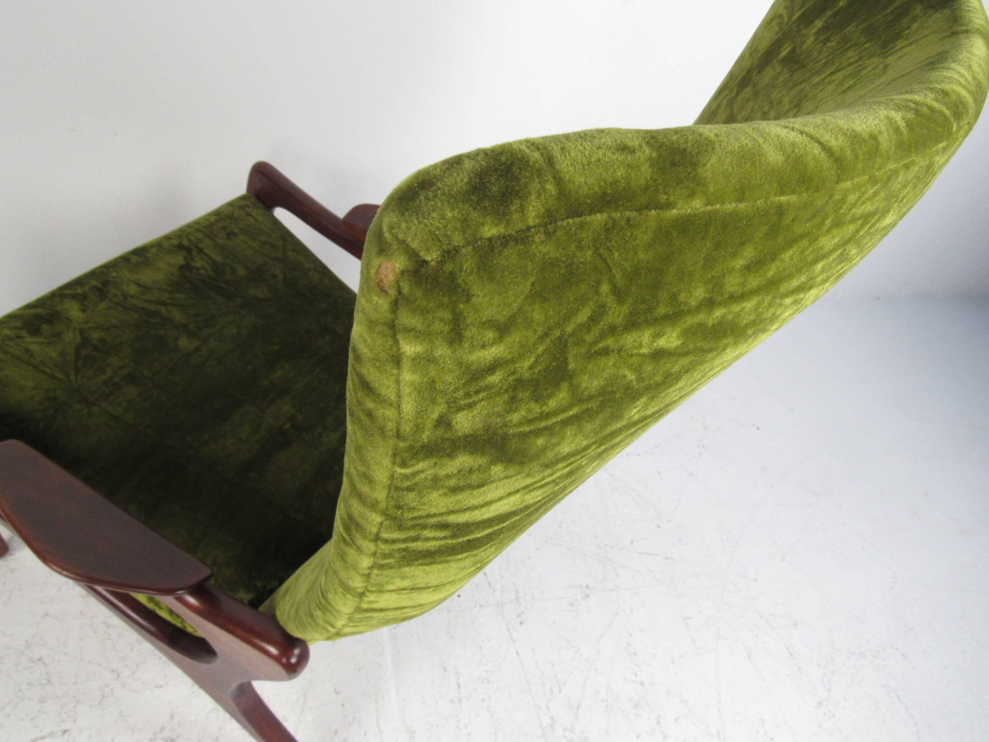 Mid-Century Modern Wingback Lounge Chair by Adrian Pearsall 3