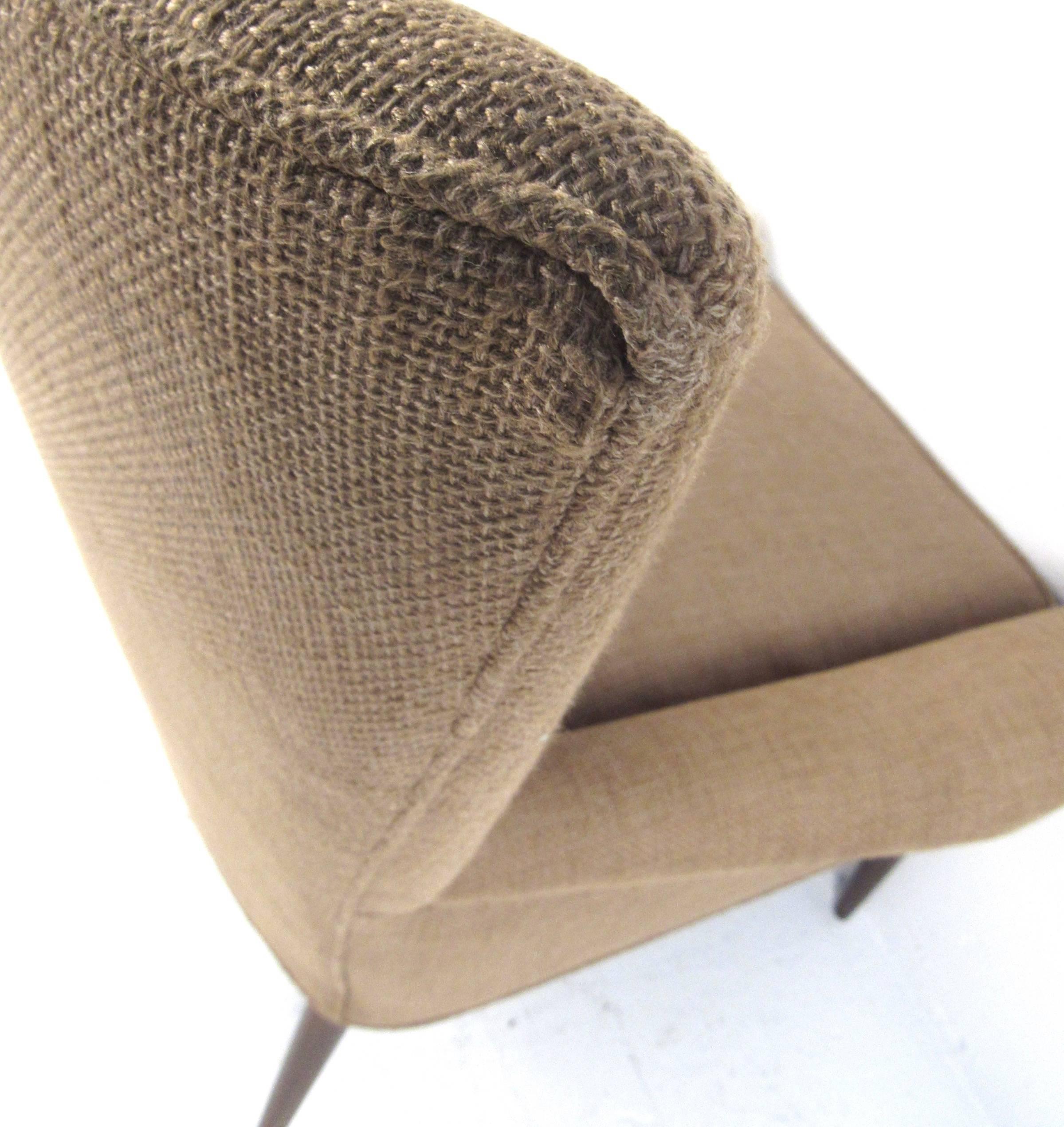 Vintage Tweed Mid-Century Wingback Lounge Chair For Sale 1