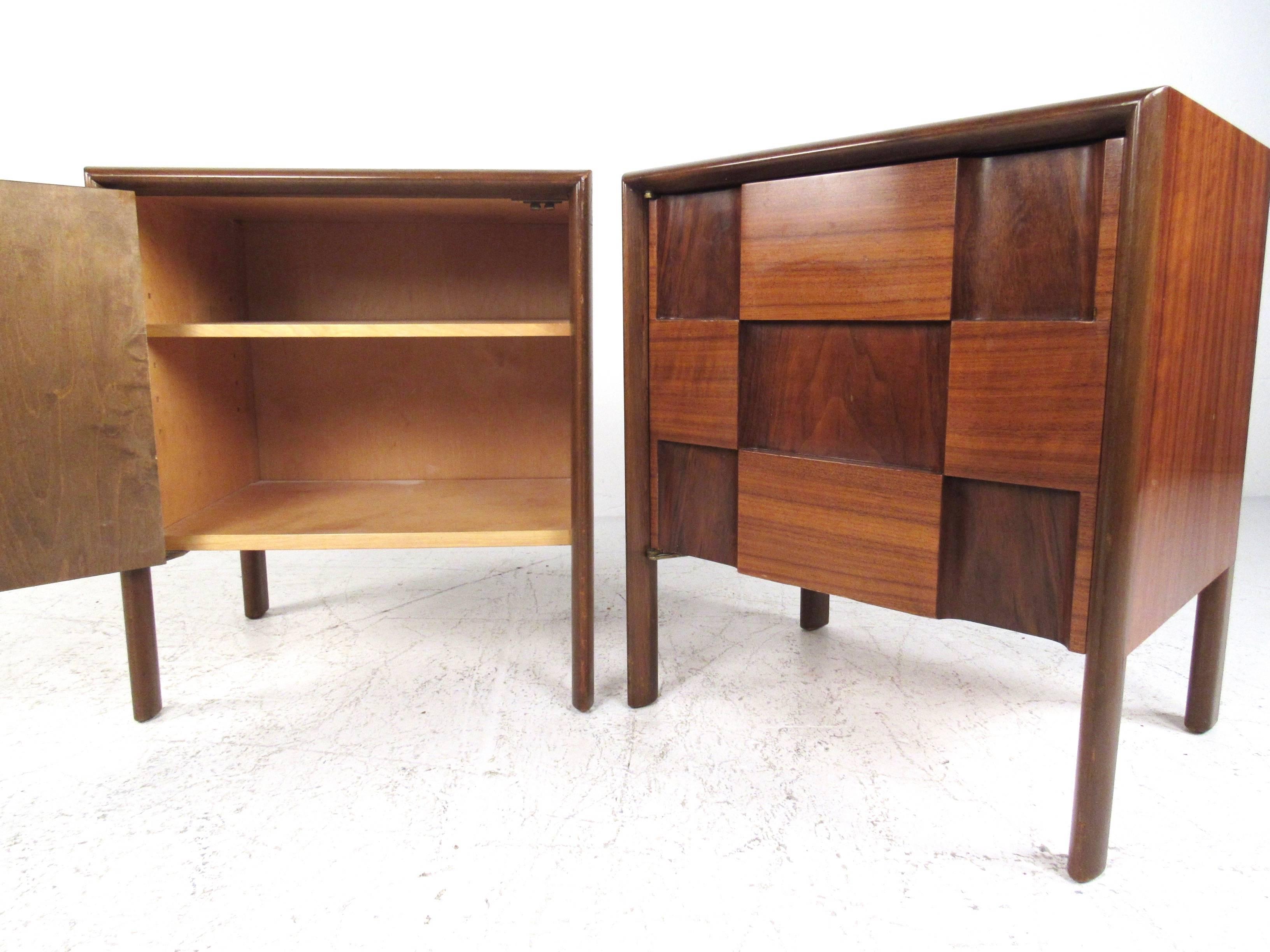 This stylish pair of Mid-Century end tables by Edmond Spence feature sculpted 
