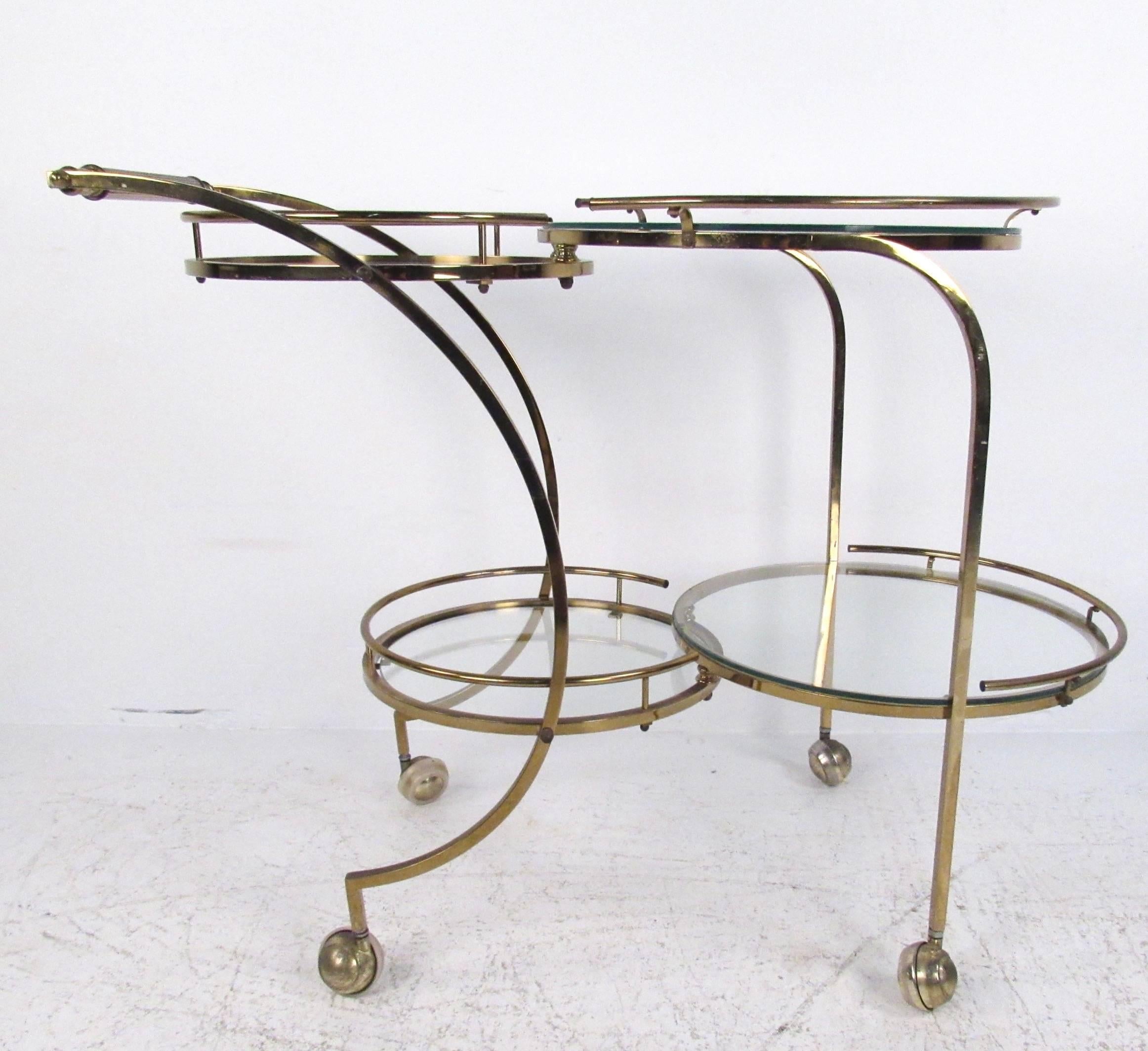 Mid-Century Modern Circular Brass Bar Cart In Good Condition In Brooklyn, NY