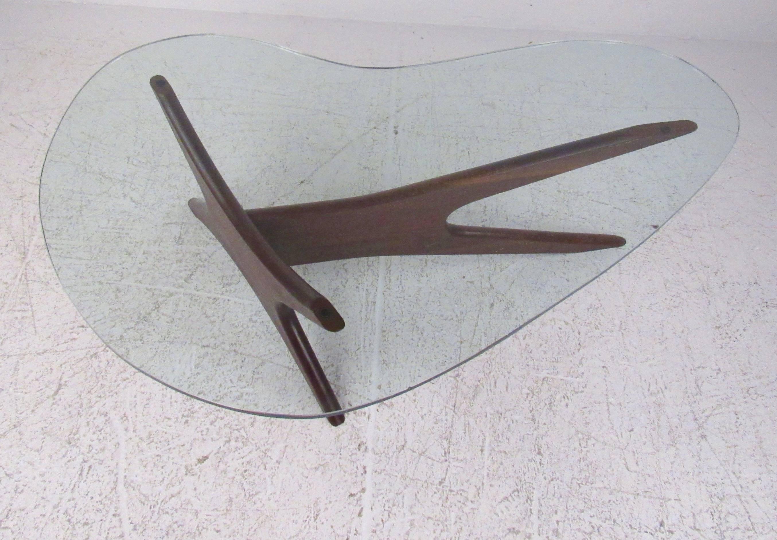 Mid-Century Modern Kidney Shaped Coffee Table in the Style of Adrian Pearsall In Good Condition In Brooklyn, NY
