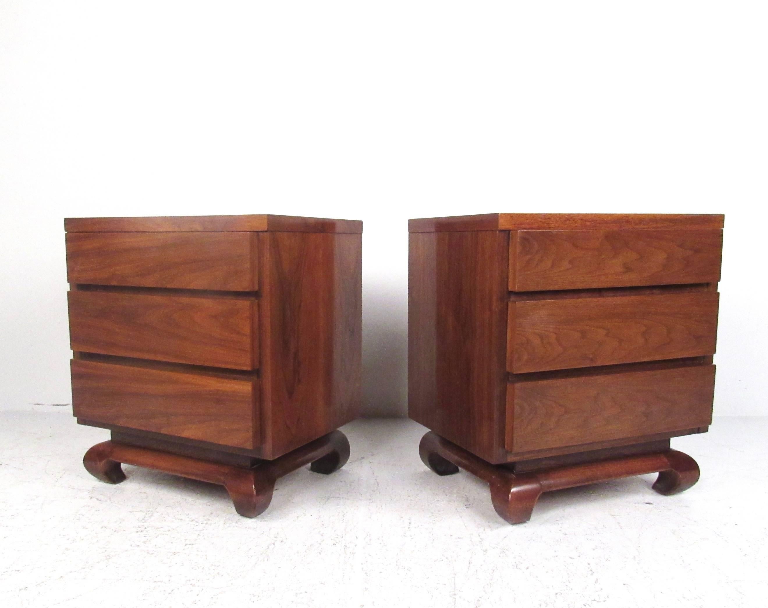 Pair of Mid-Century Three-Drawer Nightstands by American of Martinsville In Good Condition In Brooklyn, NY