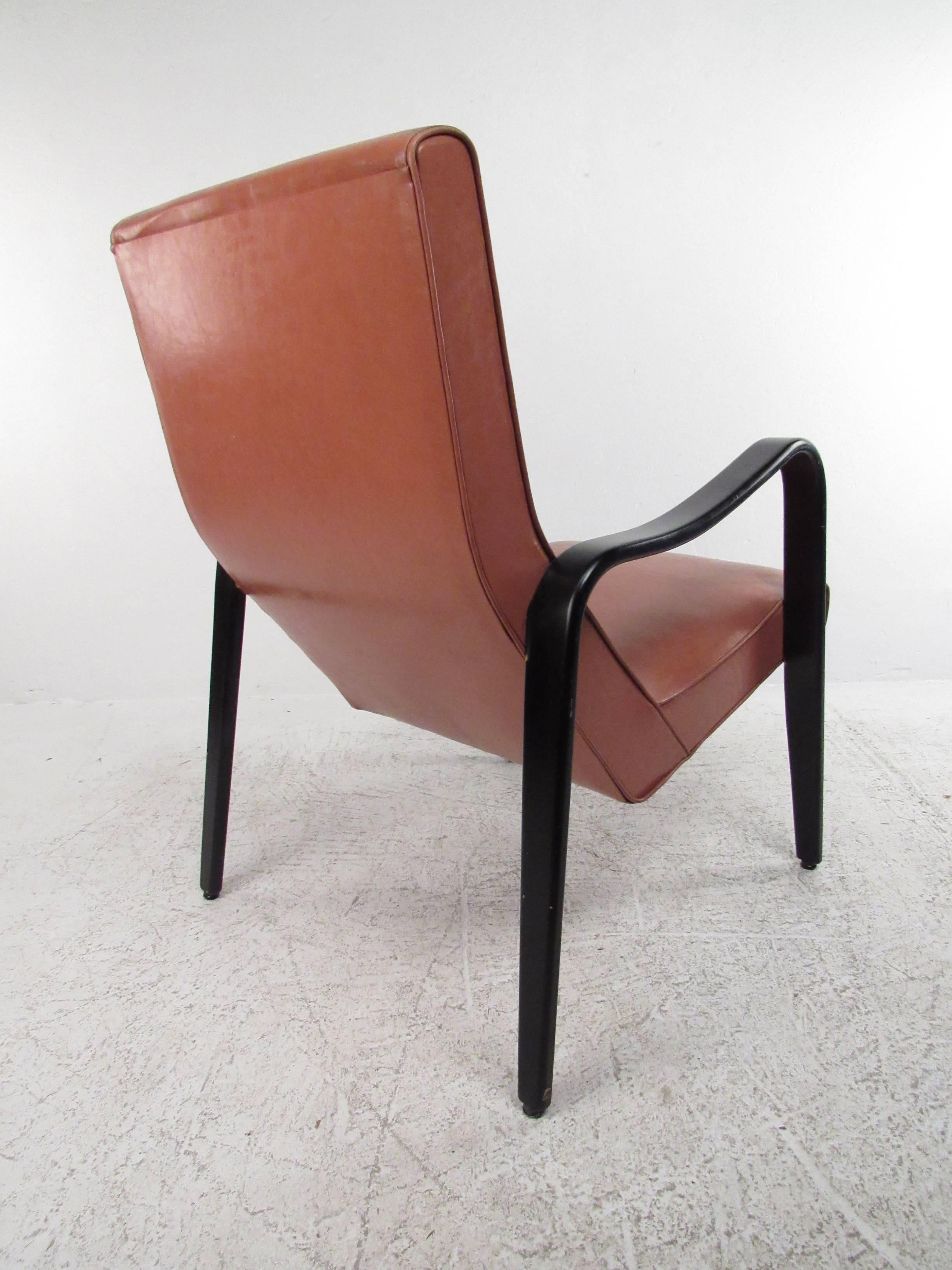 Mid-Century Modern High Back Lounge Chair In Good Condition In Brooklyn, NY