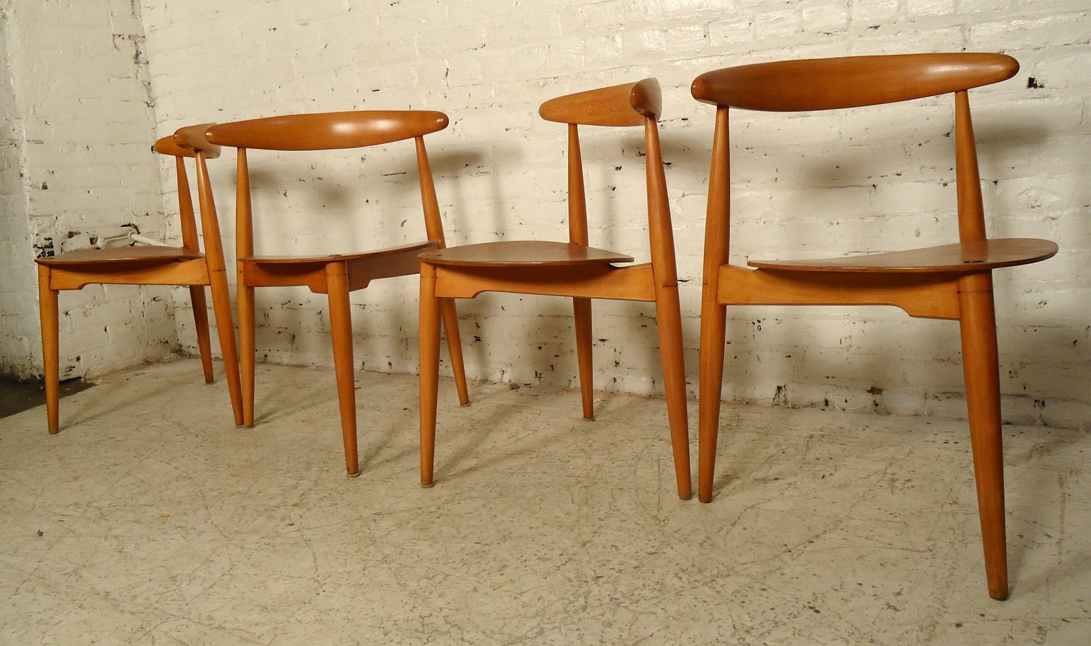 Set of Four Mid-Century Modern Chairs In Good Condition In Brooklyn, NY