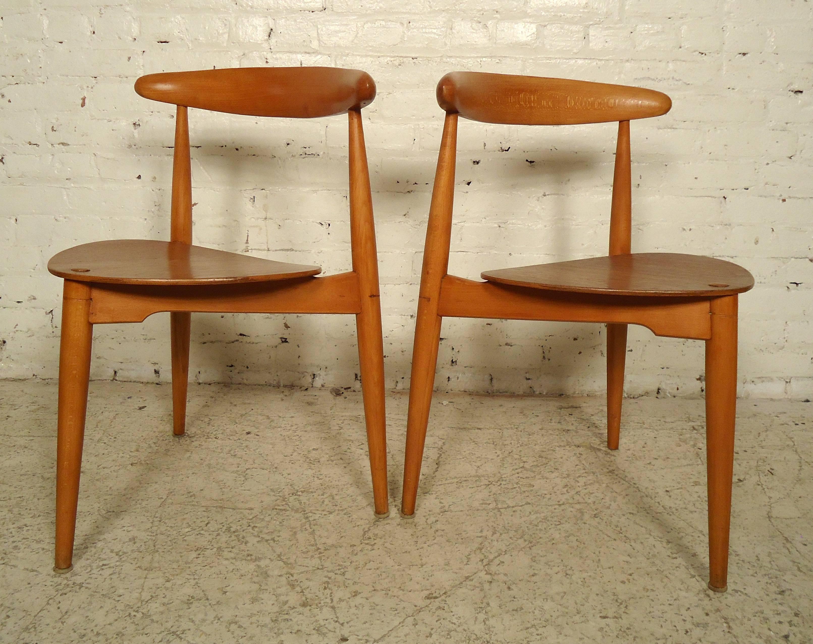 Mid-20th Century Set of Four Mid-Century Modern Chairs