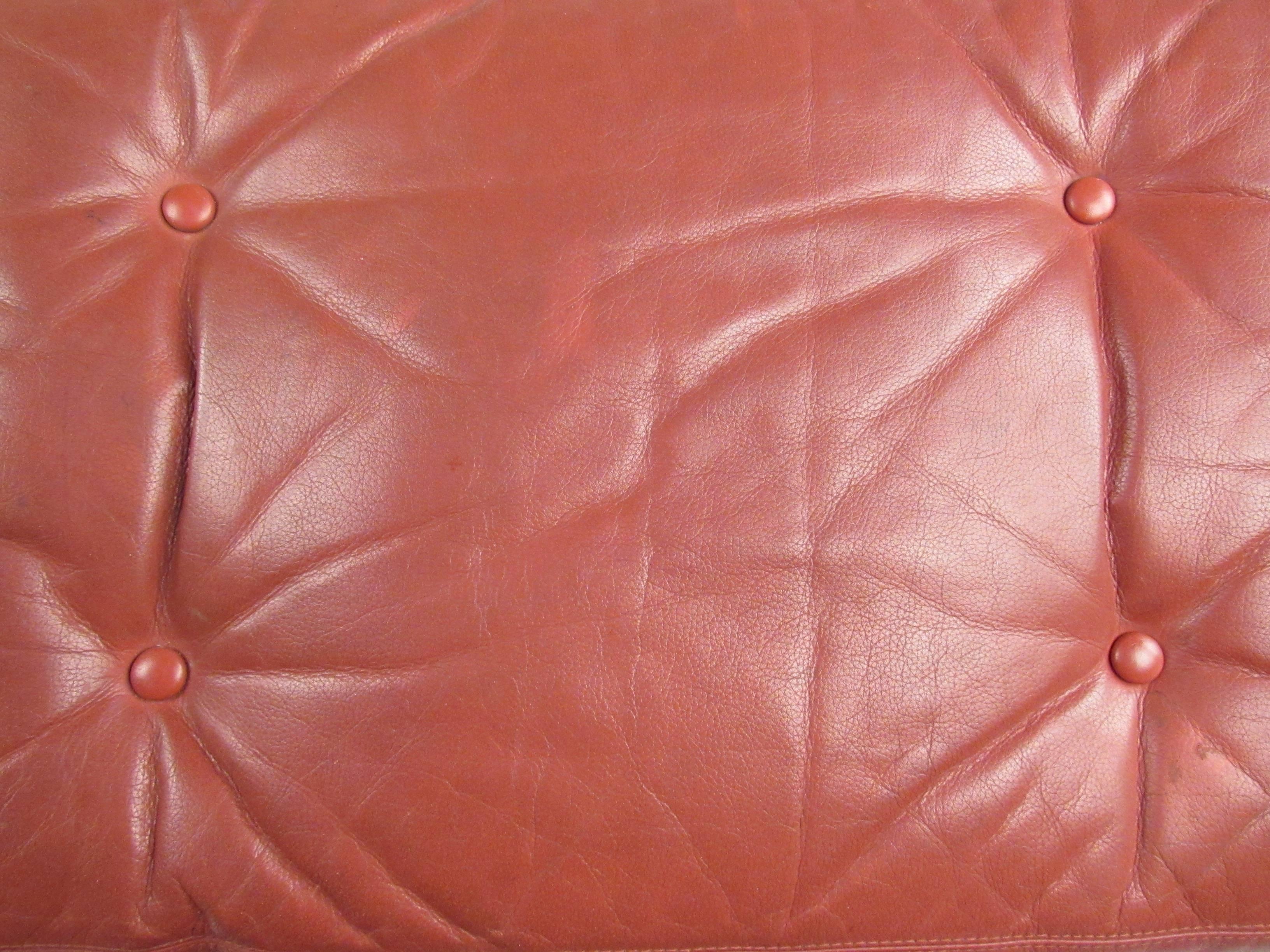 Danish Modern Tufted Leather Ottoman In Good Condition For Sale In Brooklyn, NY