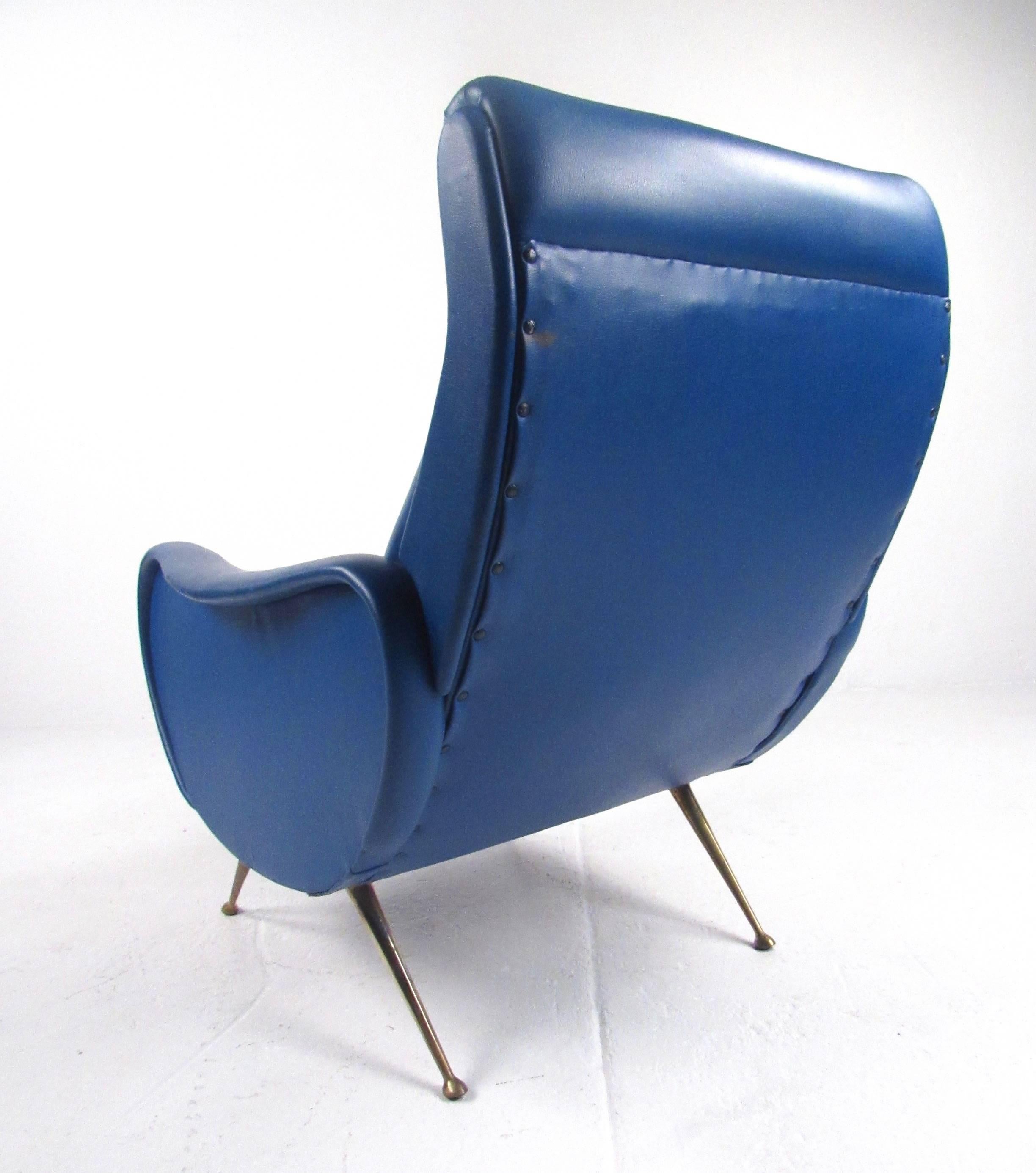 Mid-20th Century Pair of Sculptural Italian Lounge Chairs in the Style of Marco Zanuso
