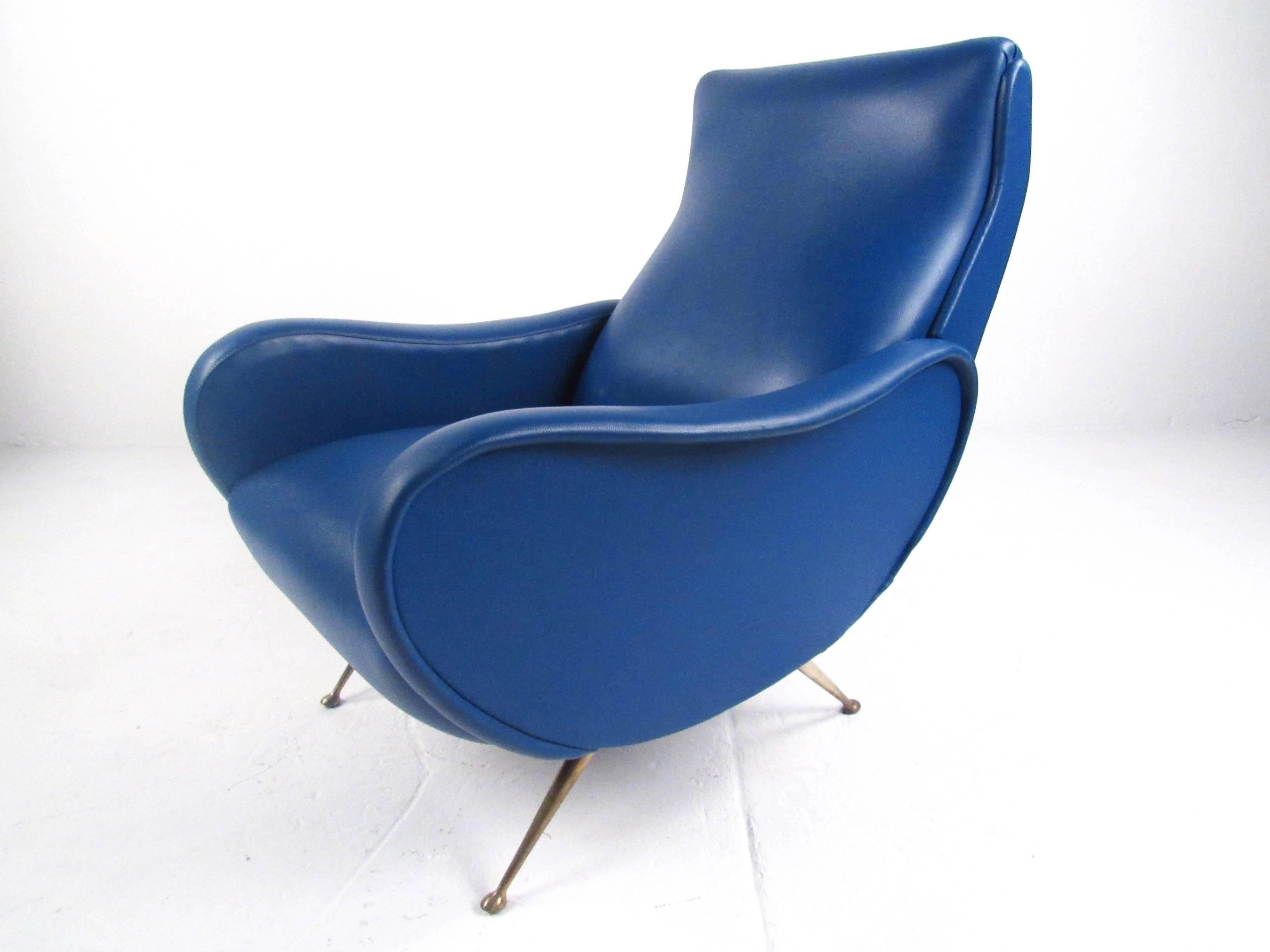 Mid-Century Modern Pair of Sculptural Italian Lounge Chairs in the Style of Marco Zanuso