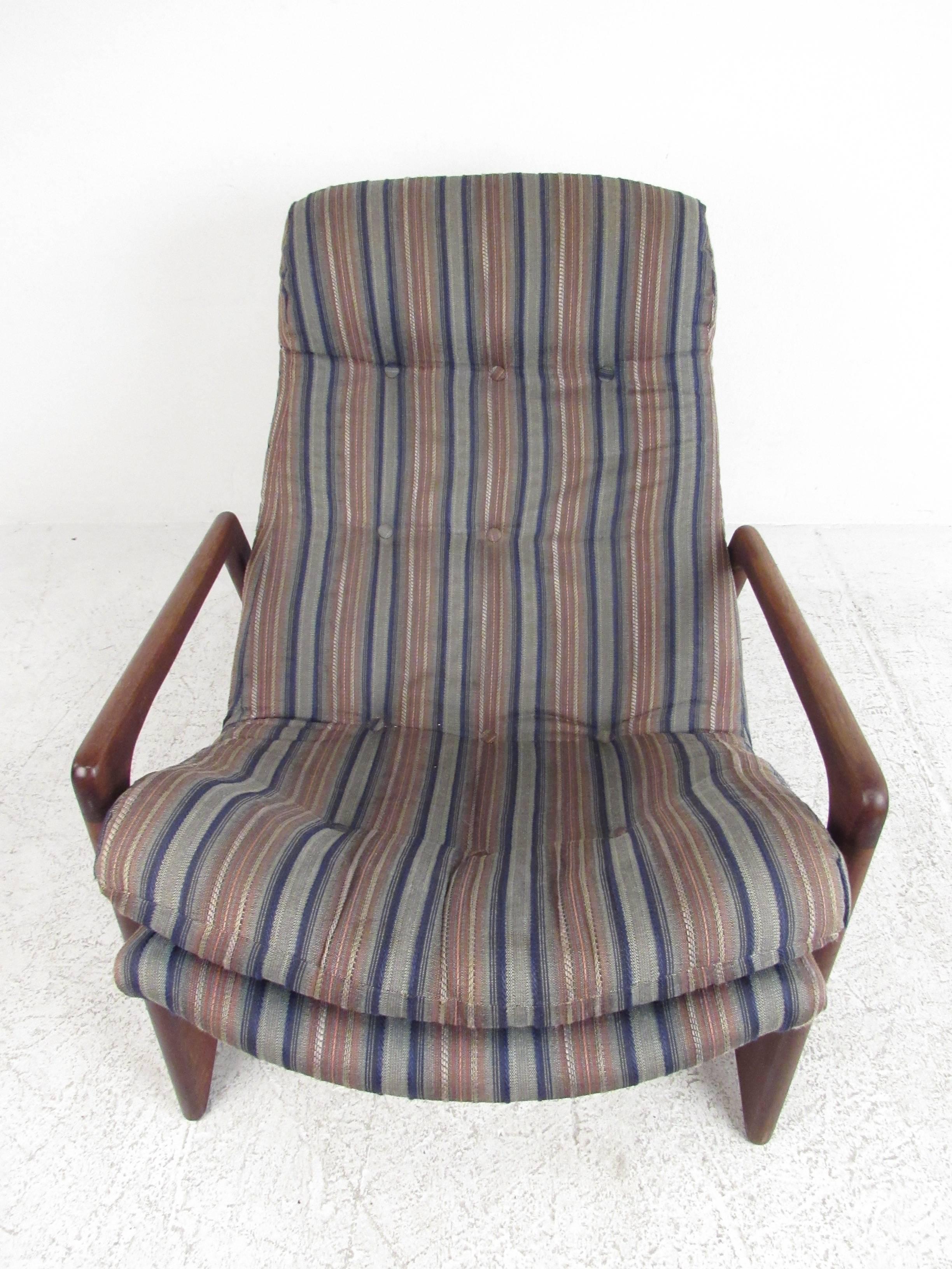 American Mid-Century Modern Sculpted Walnut Lounge Chair in the Style of Adrian Pearsall