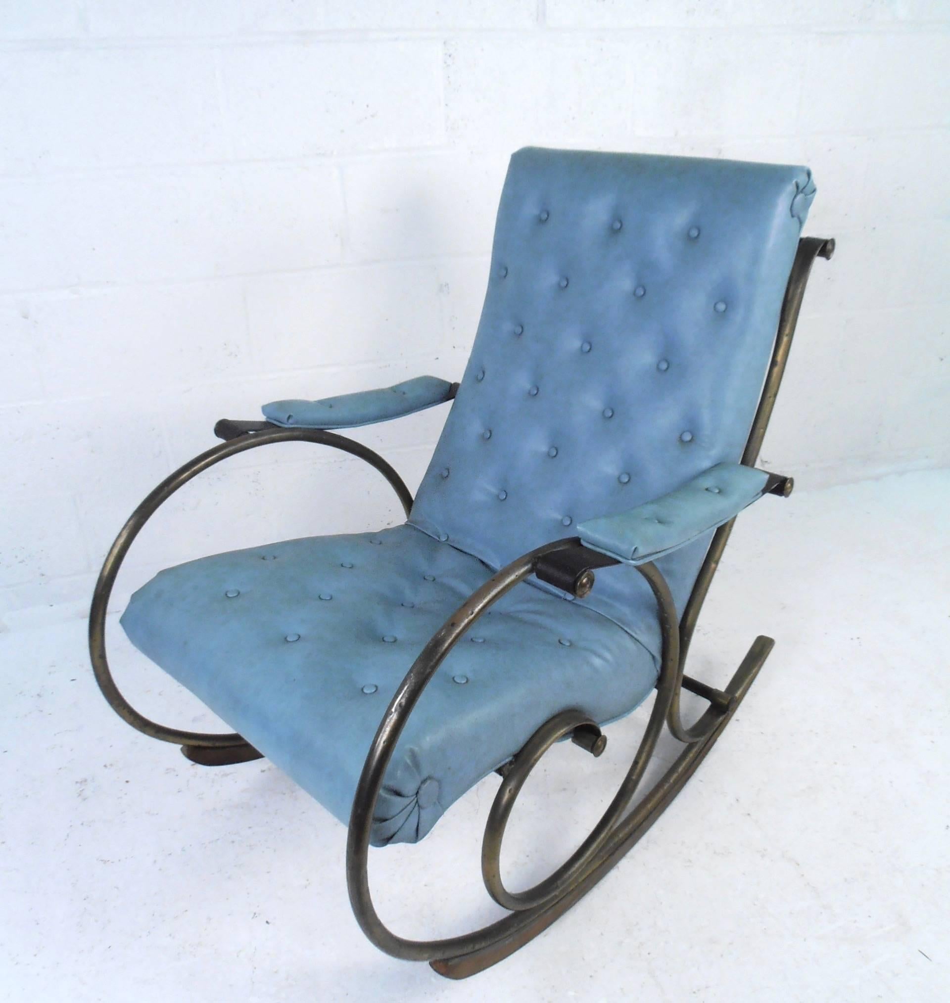 Mid-Century moderno Sedia a dondolo scultorea di Lee Woodard in stile Mid-Century Modern in vendita