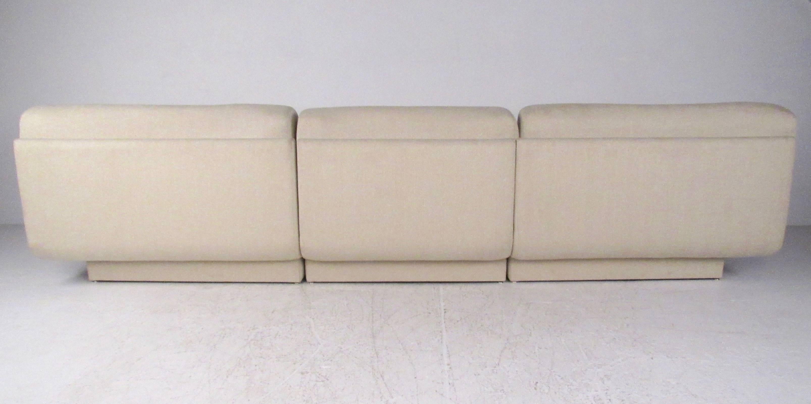 Milo Baughman Style Modern Sectional Sofa In Good Condition In Brooklyn, NY