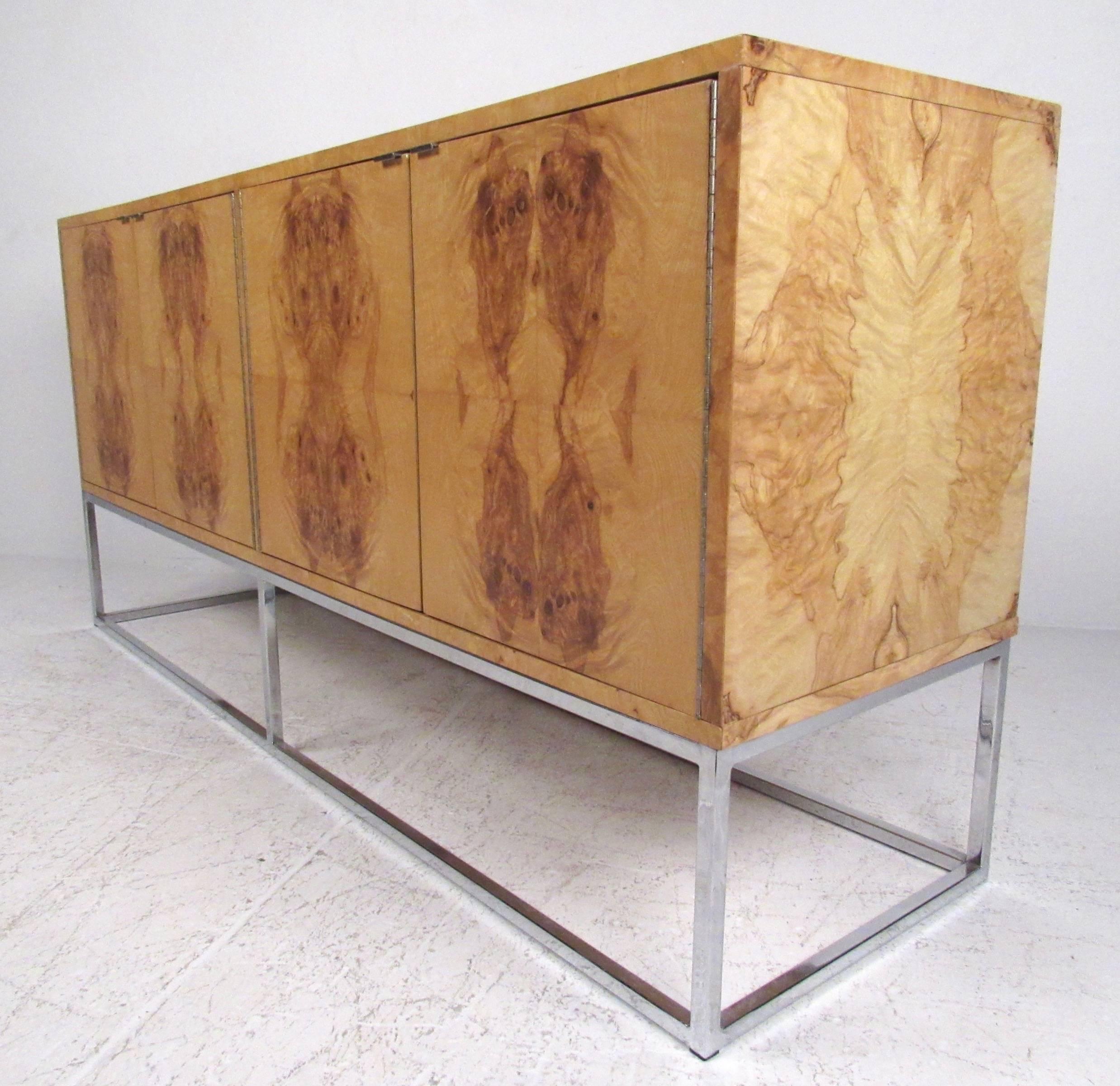 Mid-Century Modern Olive Burl Credenza by Milo Baughman for Thayer Coggin In Good Condition In Brooklyn, NY