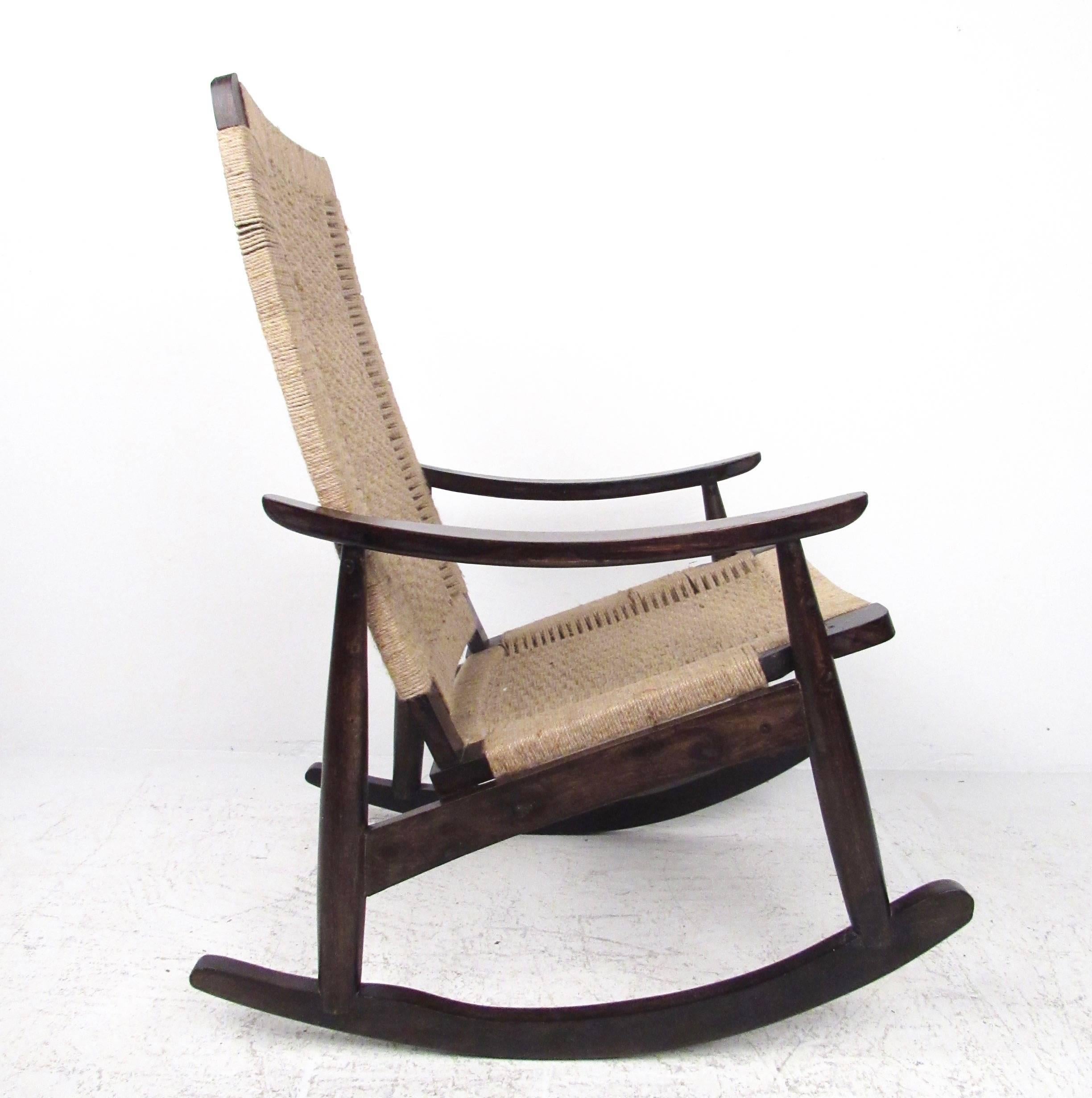 Mid-Century Modern Rocking Chair in the Style of Hans Wegner In Good Condition In Brooklyn, NY